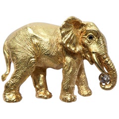 Retro 1989 Tiffany & Co. 18 Karat Yellow Gold Diamond Sapphires Elephant Brooch