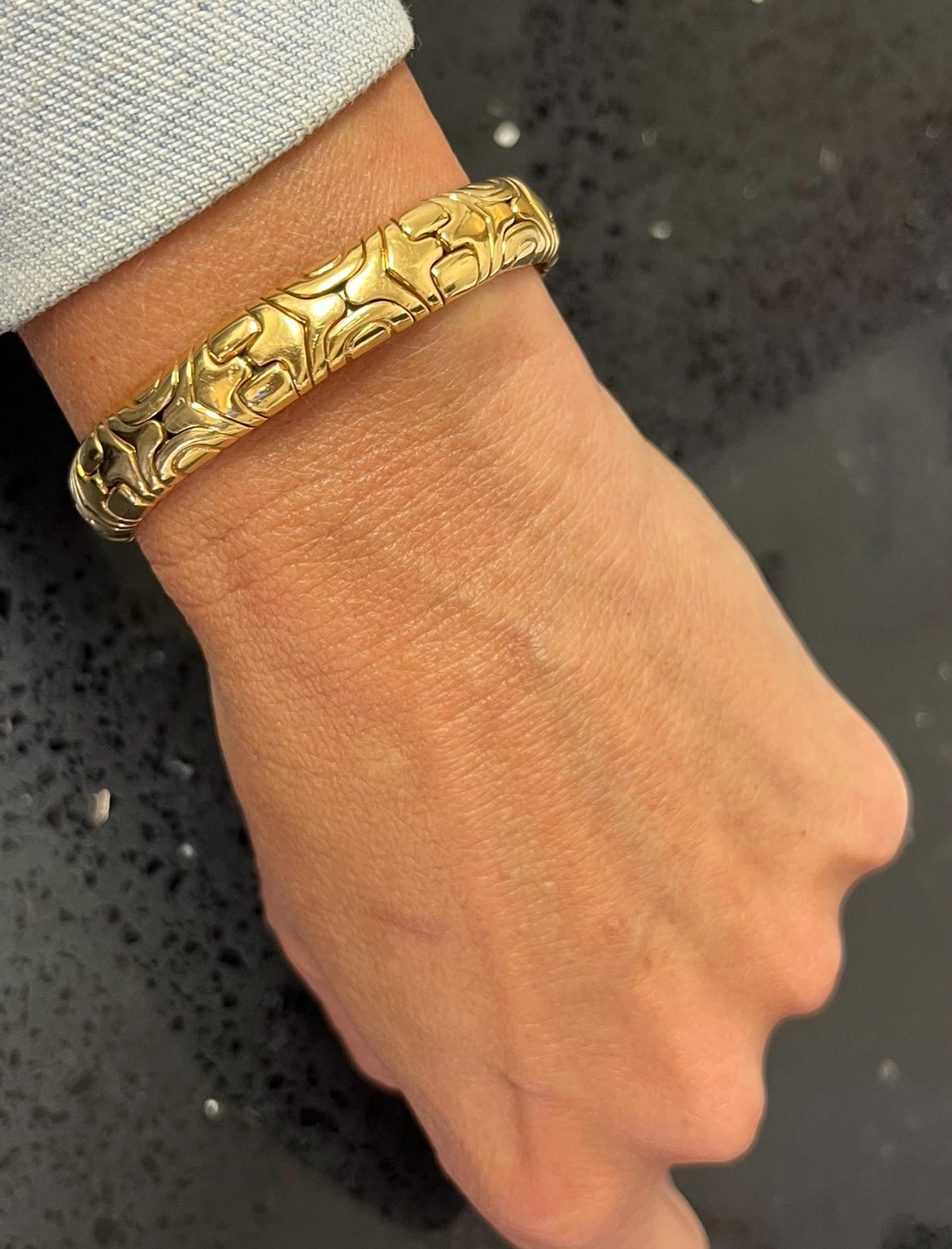 1989 Vintage Bulgari Alveare Cuff Bangle made in Solid 18-Karat Yellow Gold In Excellent Condition In Miami, FL