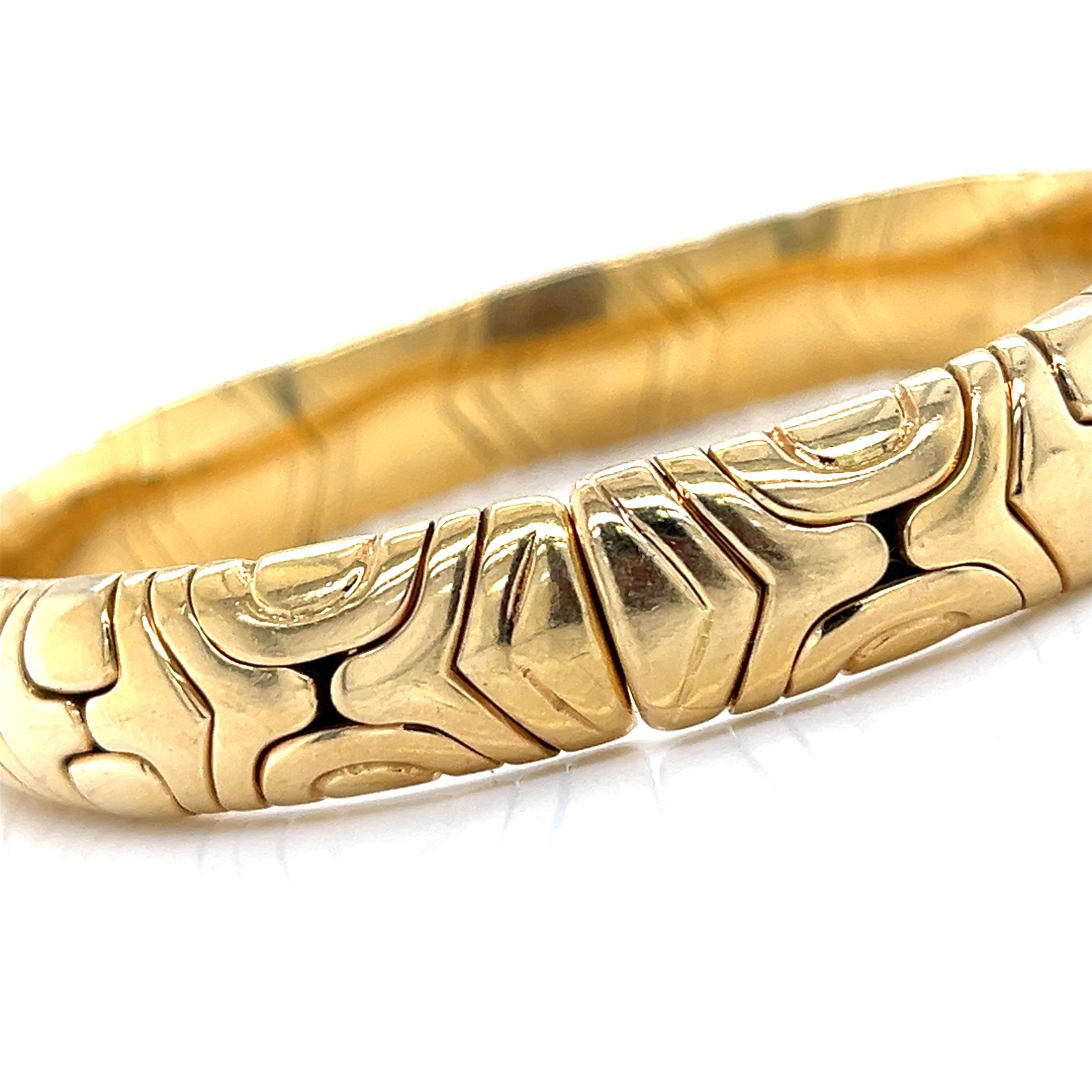 1989 Vintage Bulgari Alveare Cuff Bangle made in Solid 18-Karat Yellow Gold 3