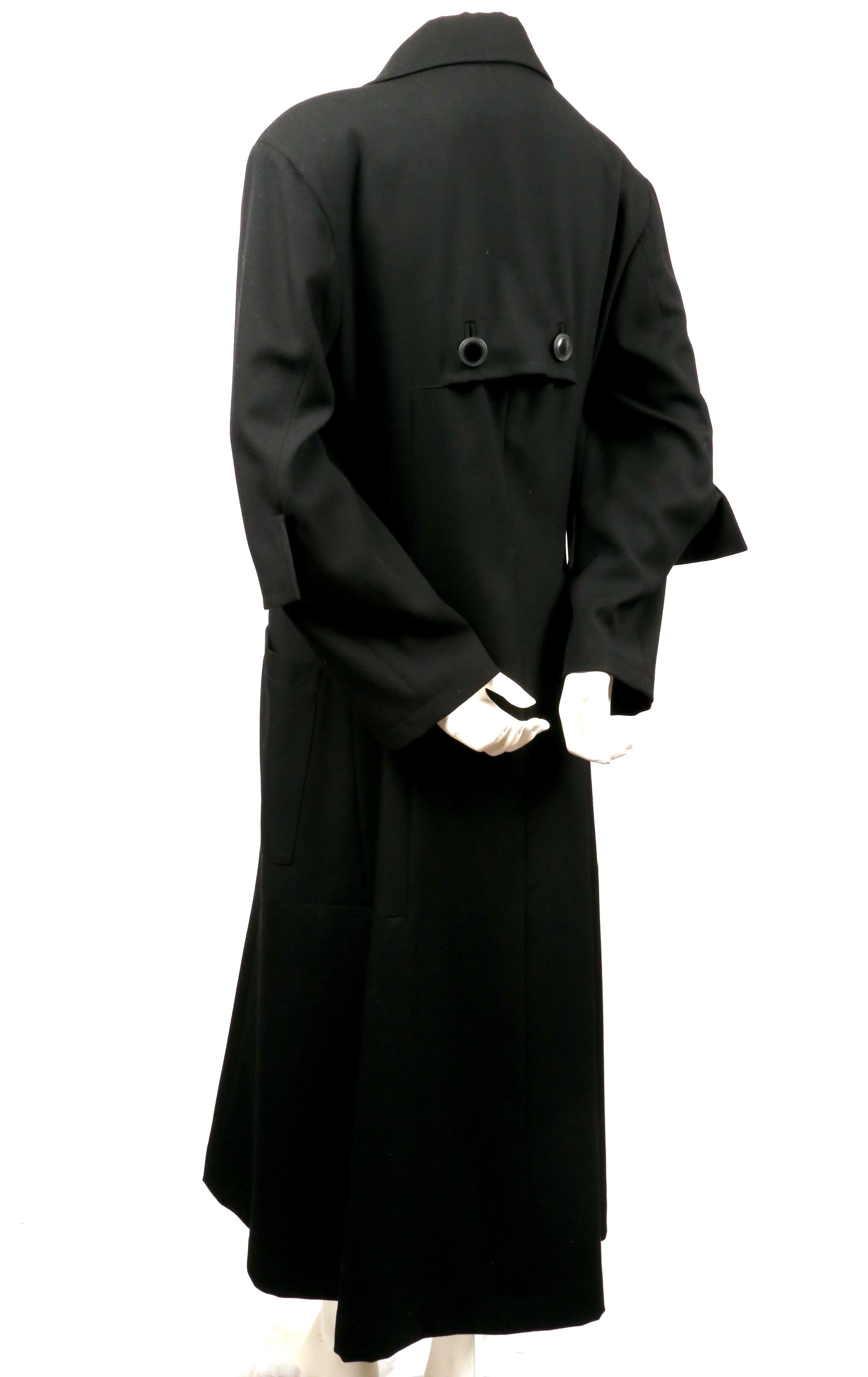 De las mujeres 1989 YOHJI YAMAMOTO abrigo negro de pasarela con detalle de botones en venta