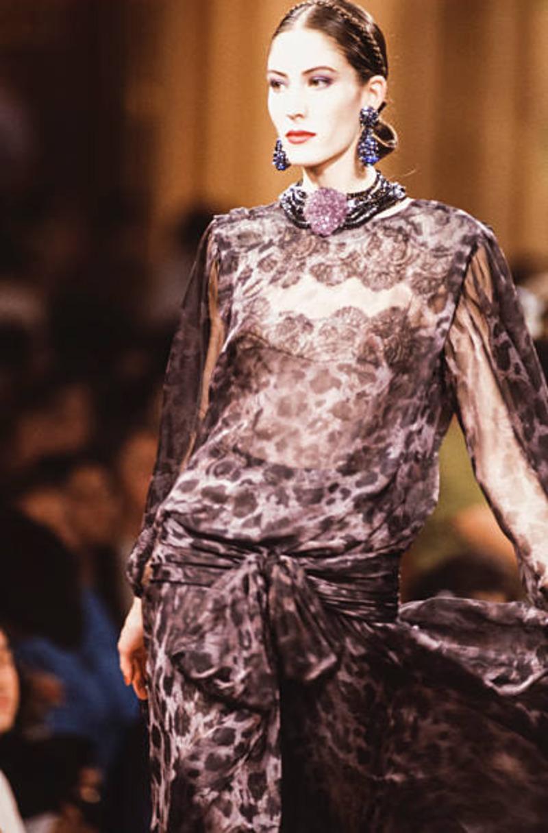 1989 YVES SAINT LAURENT Haute Couture Seidenkleid RUNWAY im Angebot 1