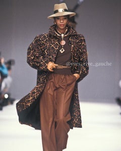 Imperméable de défilé Yves Saint Laurent en sergé de coton imprimé léopard avec étiquettes, 1989