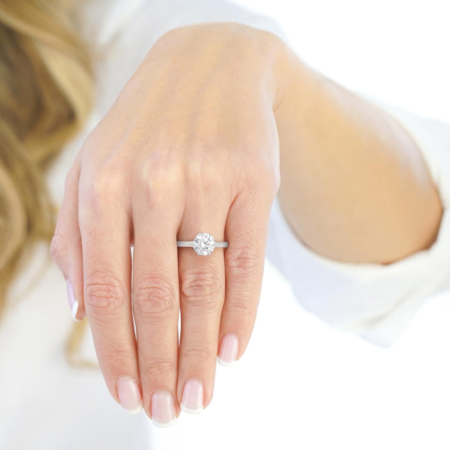 1.98ct G VVS2 Diamond-Set Platinum Engagement Ring For Sale 3