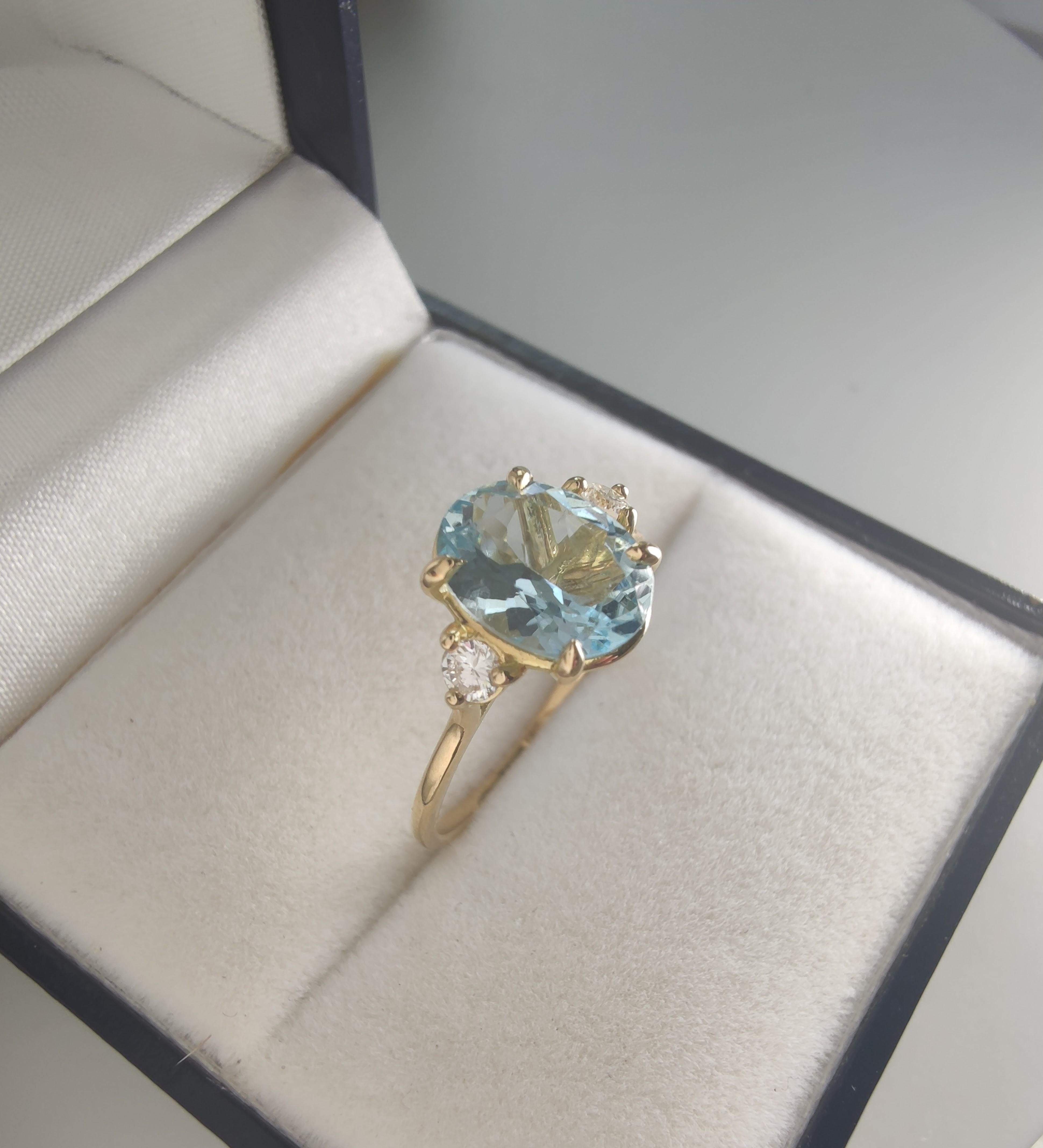 Contemporary 1.98ct Natural Aquamarine and Diamond Three-Stone Ring in 18K Gold  Gift for her For Sale