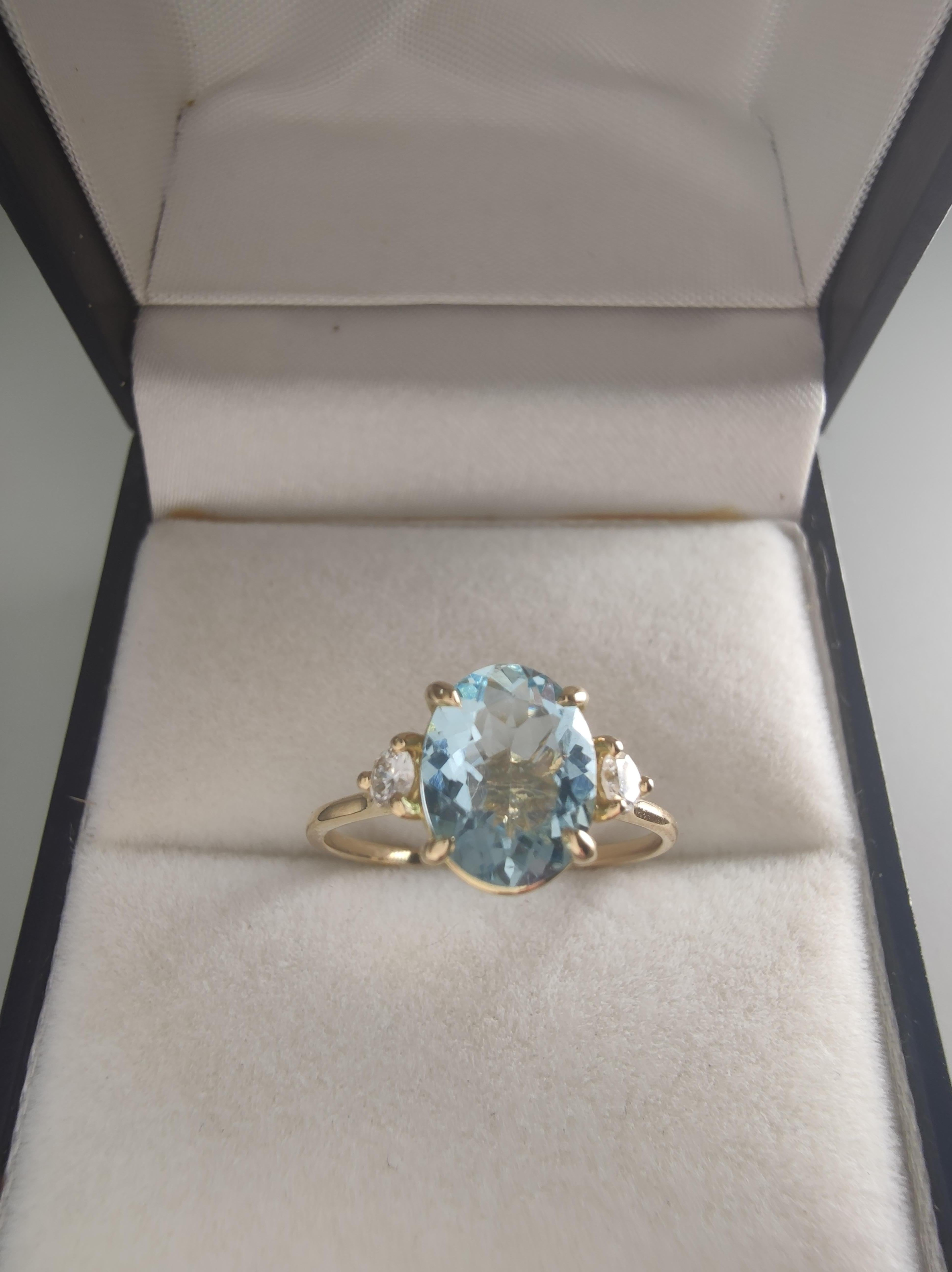 Oval Cut 1.98ct Natural Aquamarine and Diamond Three-Stone Ring in 18K Gold  Gift for her For Sale