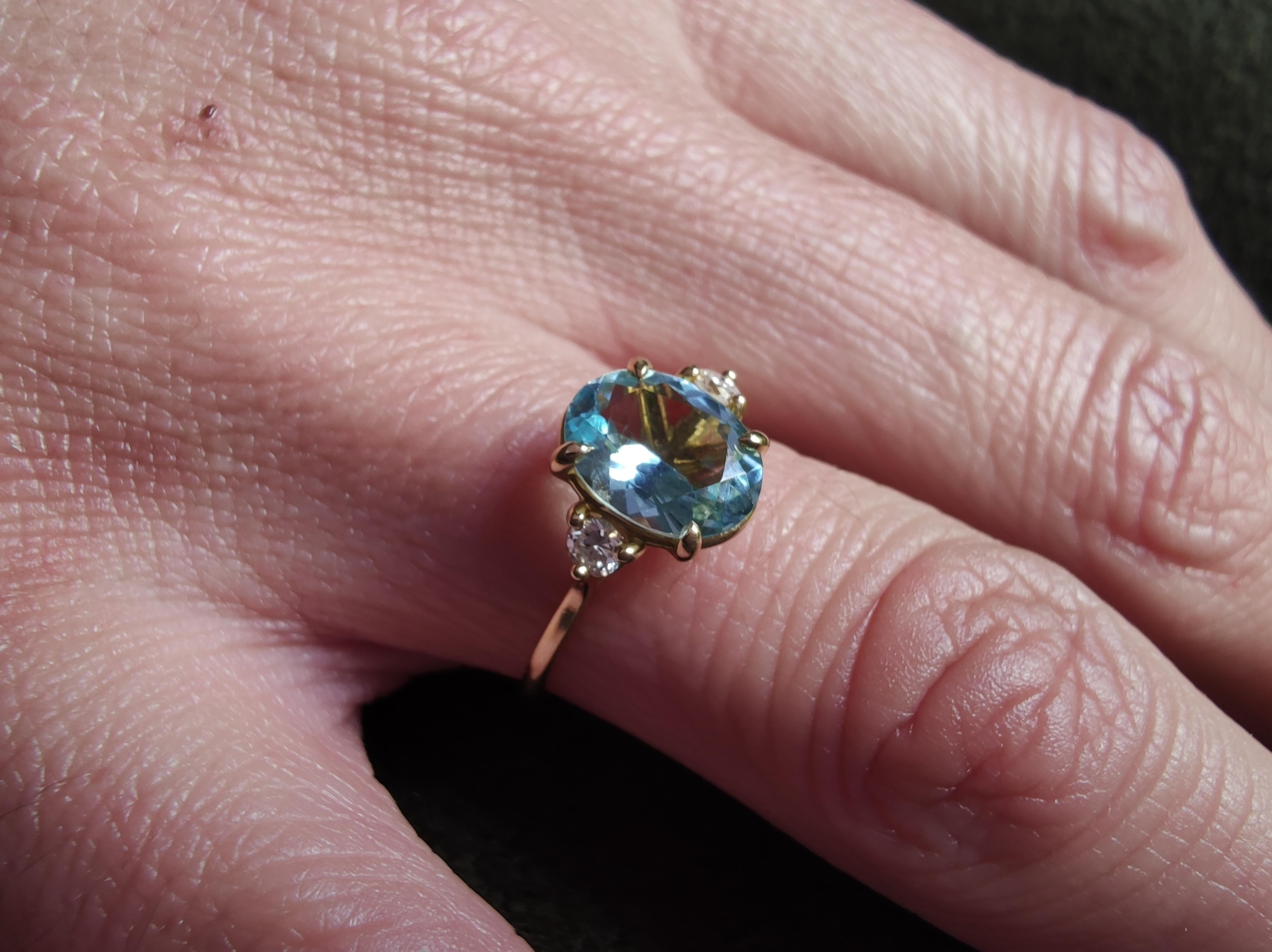 1.98ct Natural Aquamarine and Diamond Three-Stone Ring in 18K Gold  Gift for her For Sale 1