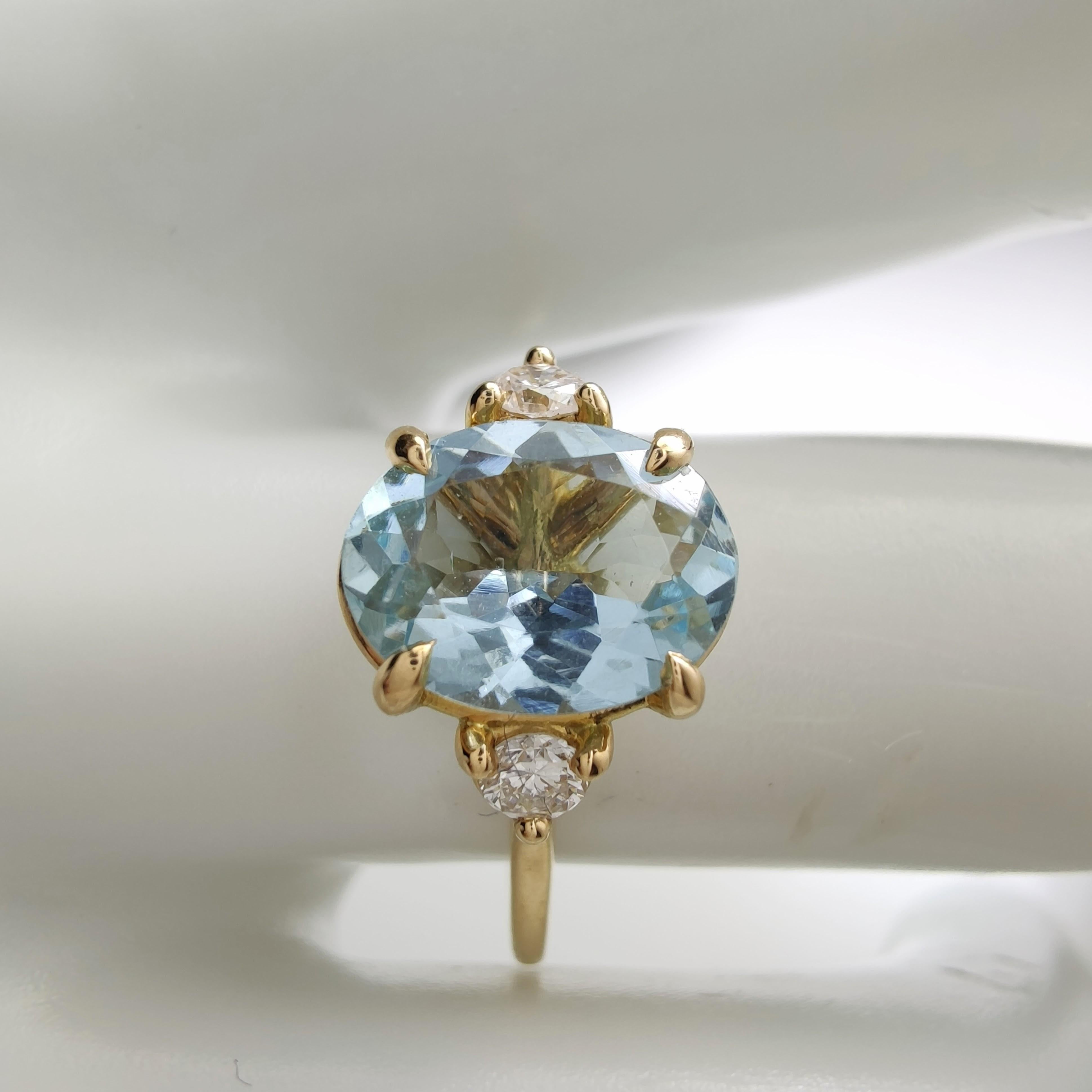 1.98ct Natural Aquamarine and Diamond Three-Stone Ring in 18K Gold  Gift for her For Sale 3