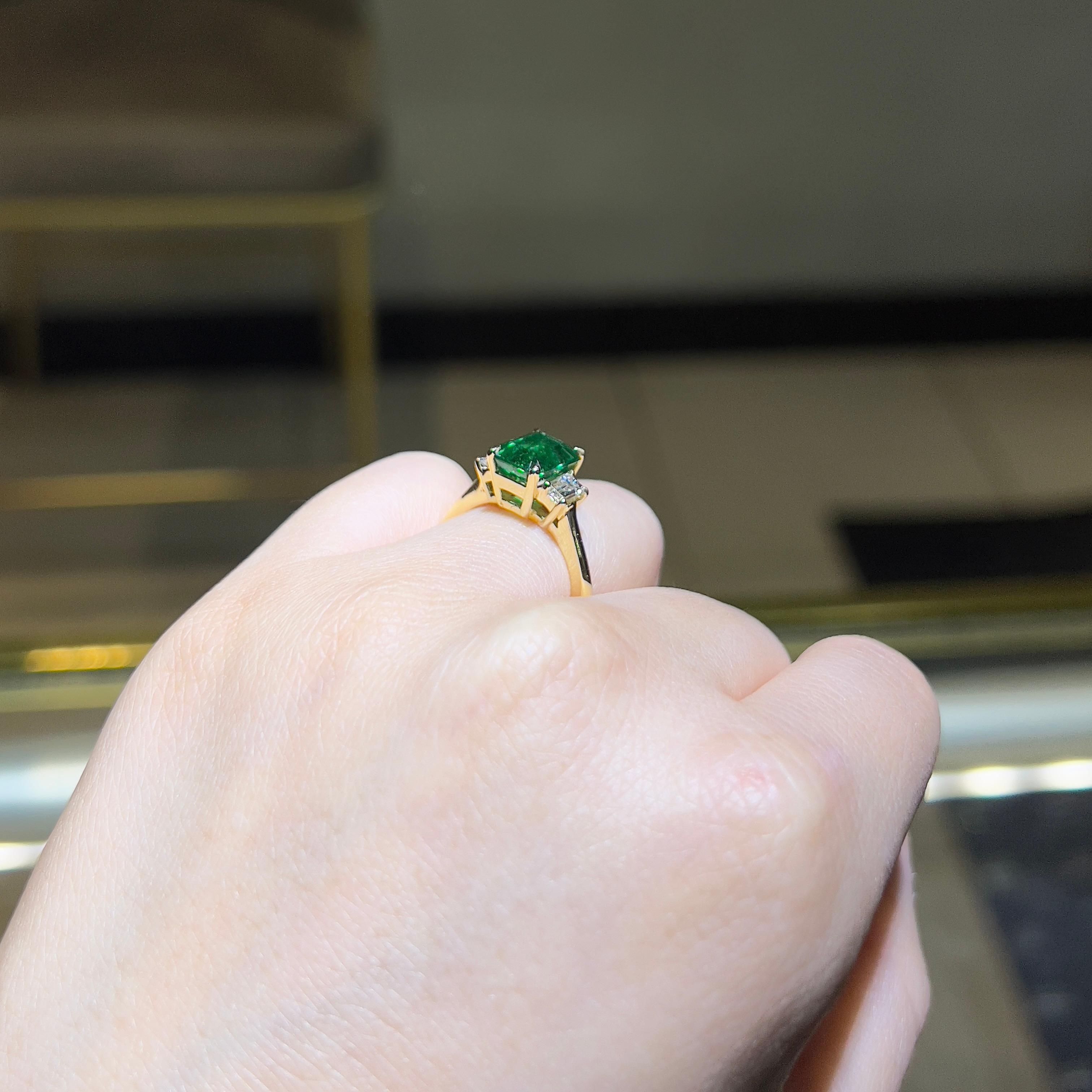 Achteckiger Smaragd mit Diamantenring, GIA-zertifiziert, 1,98CT, gefasst in 18K YG im Angebot 1