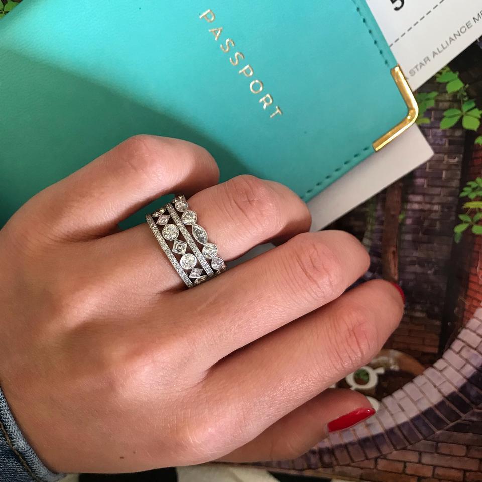 1,98 Karat handgefertigter Platin-Eternity-Ring mit Diamanten im Rundschliff (Moderne) im Angebot