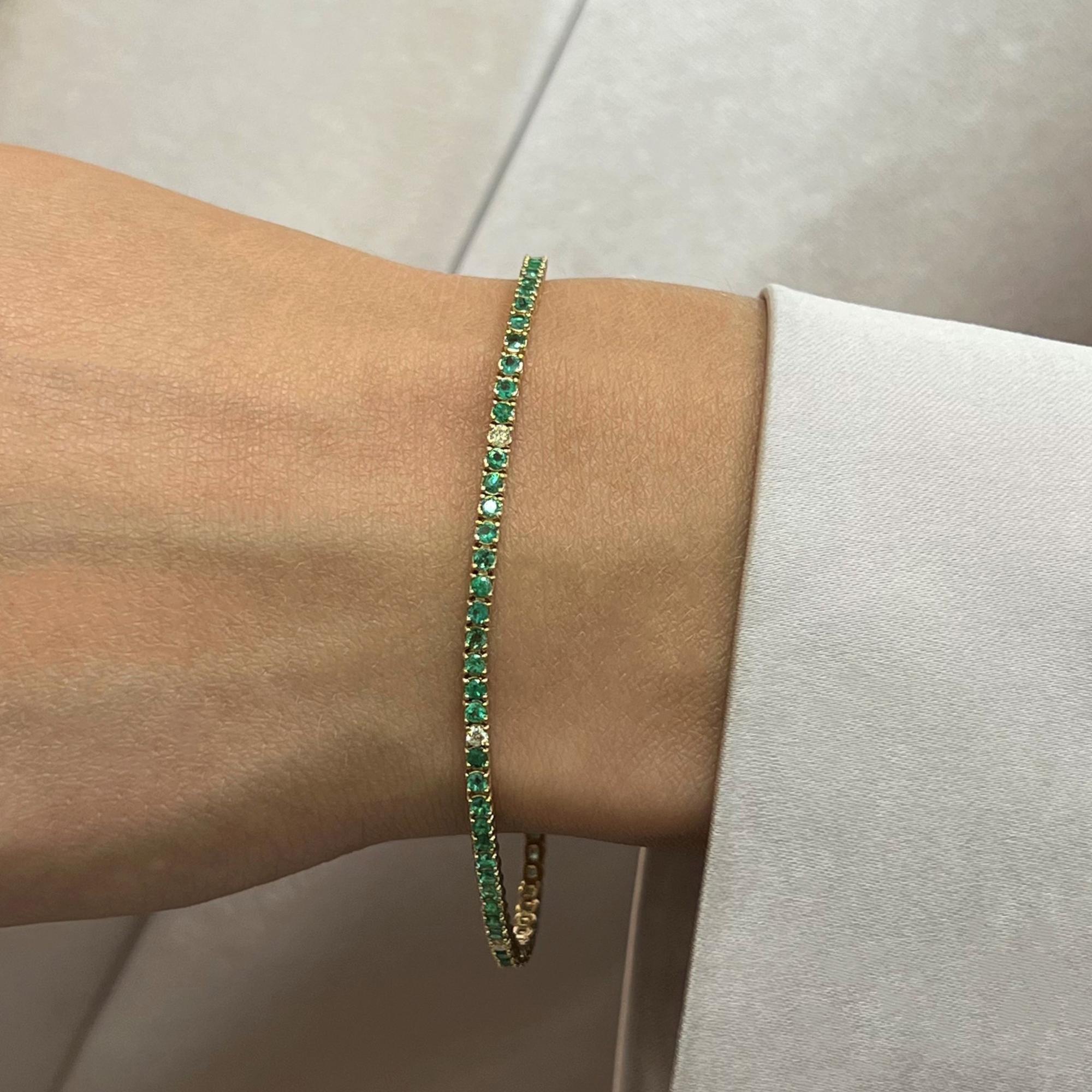1.98cttw Green Emerald & Diamond Tennis Bracelet 14K Yellow Gold In New Condition For Sale In New York, NY