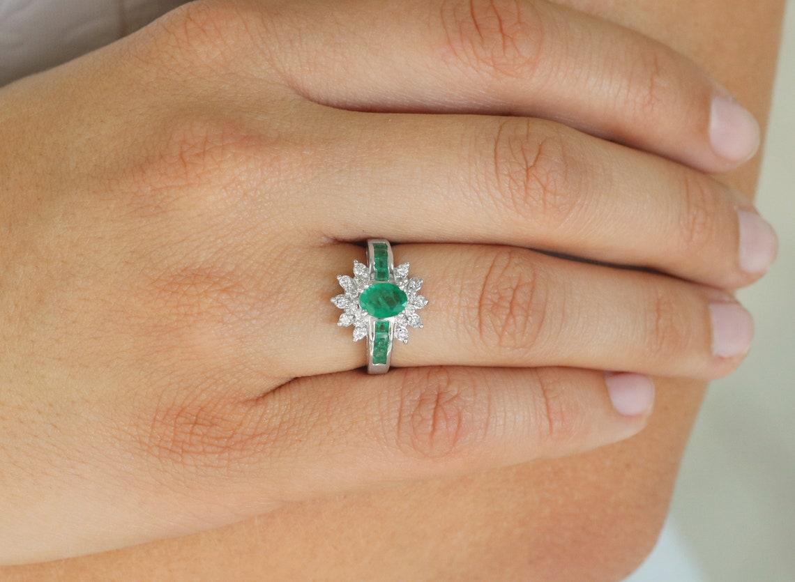 Modern 1.98tcw 14K Colombian Emerald-Oval Cut & Diamond Cluster Statement Ring For Sale