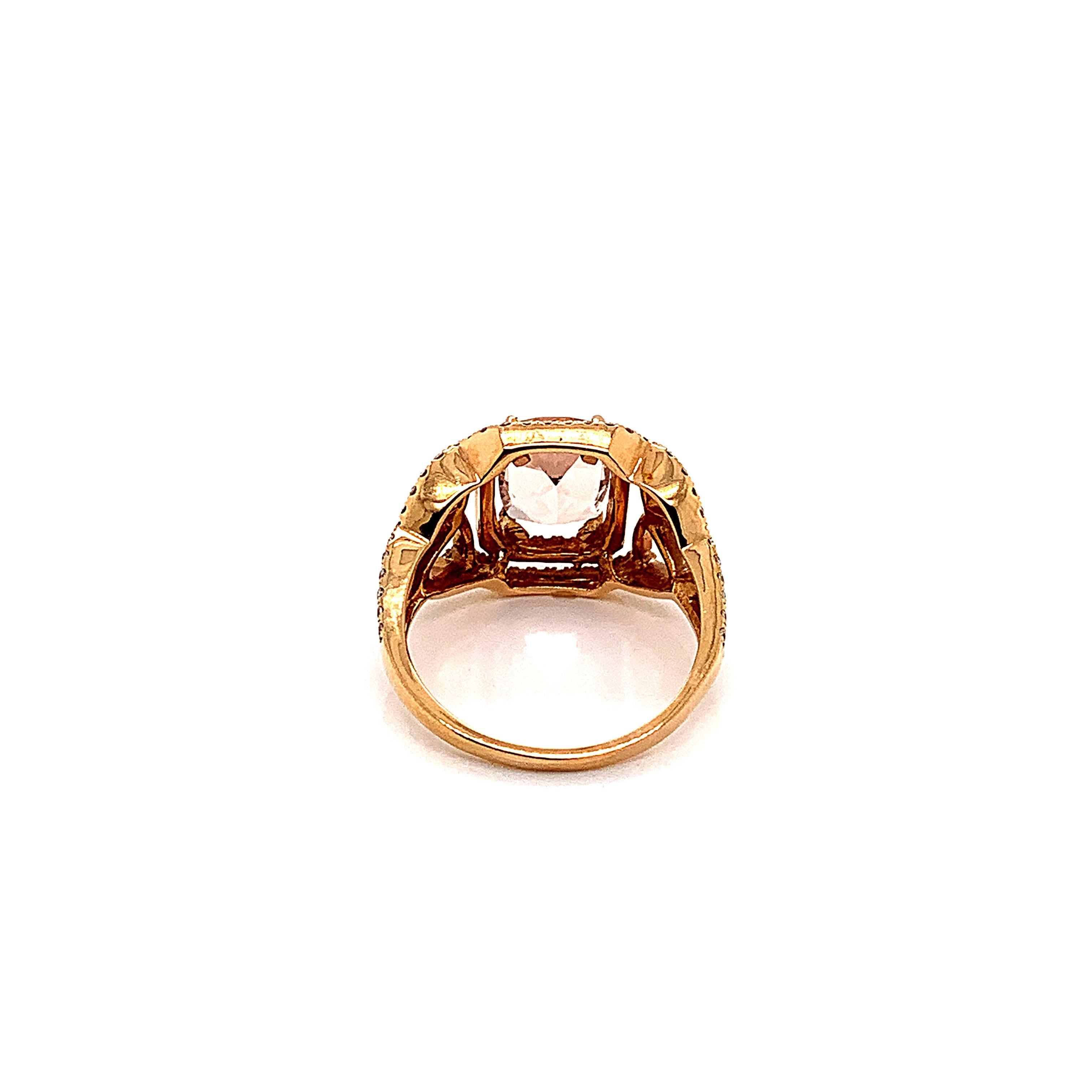 1,99 Karat kissenförmiger Morganit-Ring aus 18 Karat Roségold mit Diamanten (Kissenschliff) im Angebot