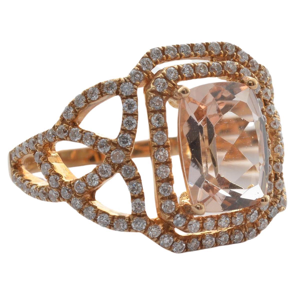 Bague en or rose 18 carats avec morganite et diamants de 1,99 carat.