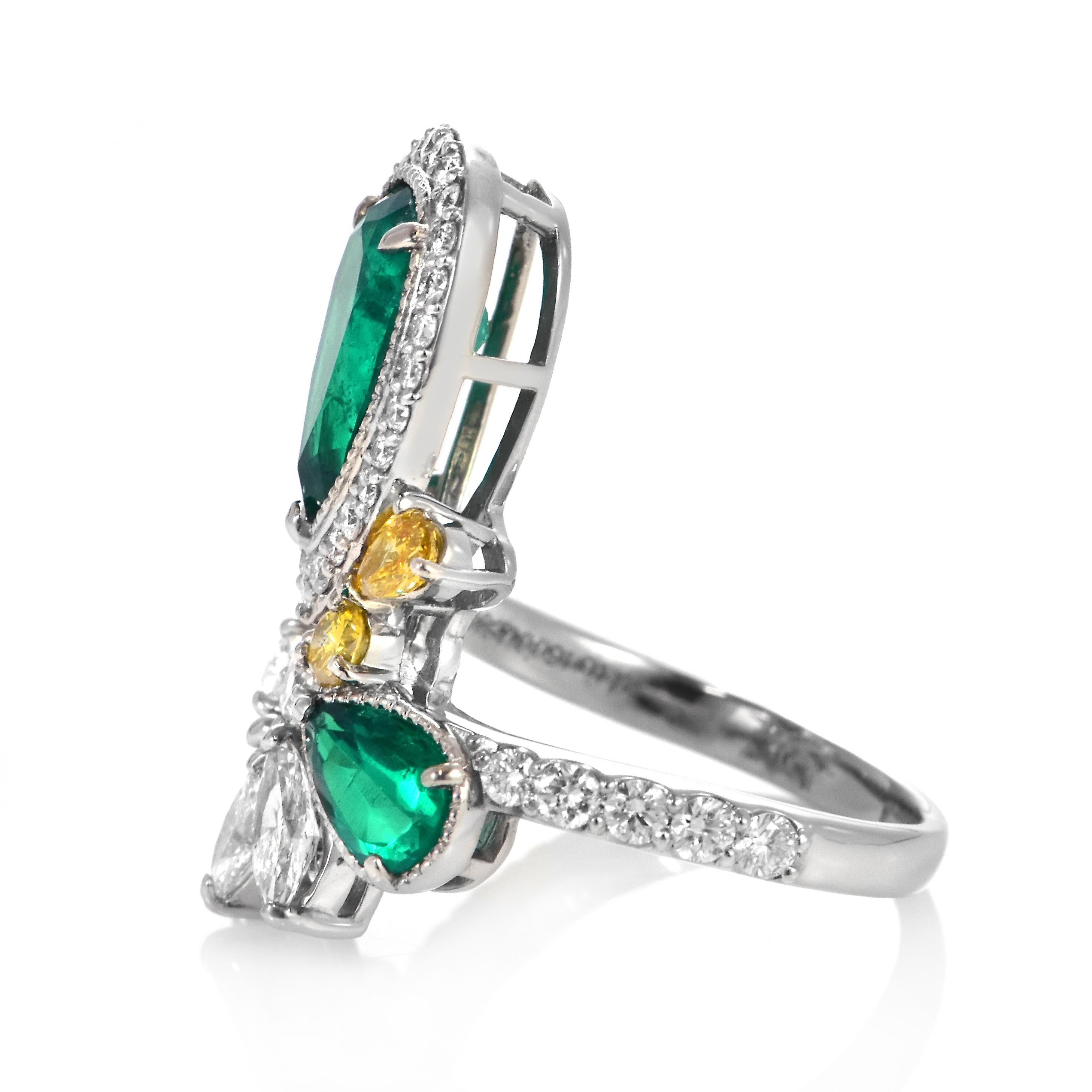 1.99 Carat Natural Vivid Green Colombian Emerald & Diamond Ring Made in Platinum For Sale 4