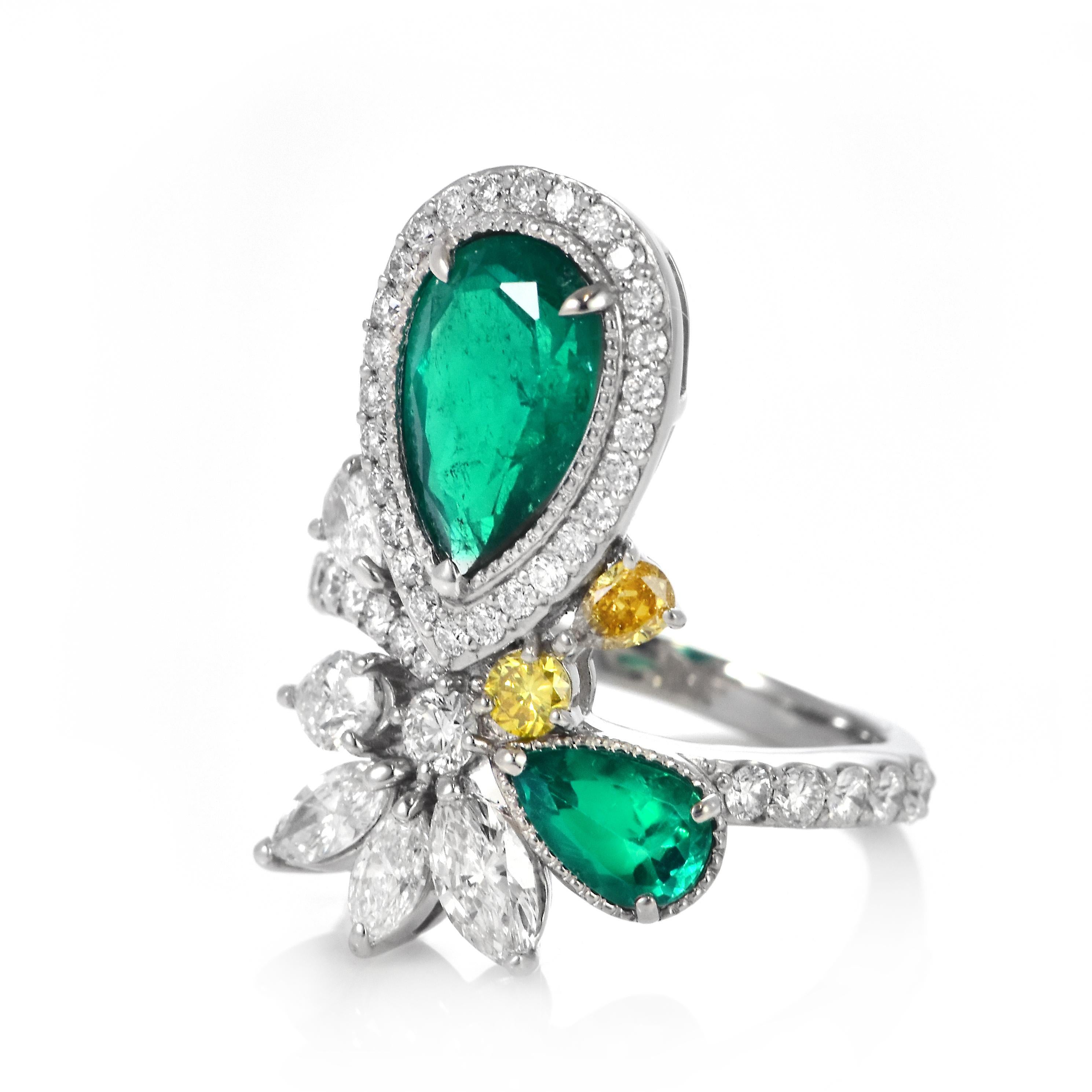 Modern 1.99 Carat Natural Vivid Green Colombian Emerald & Diamond Ring Made in Platinum For Sale