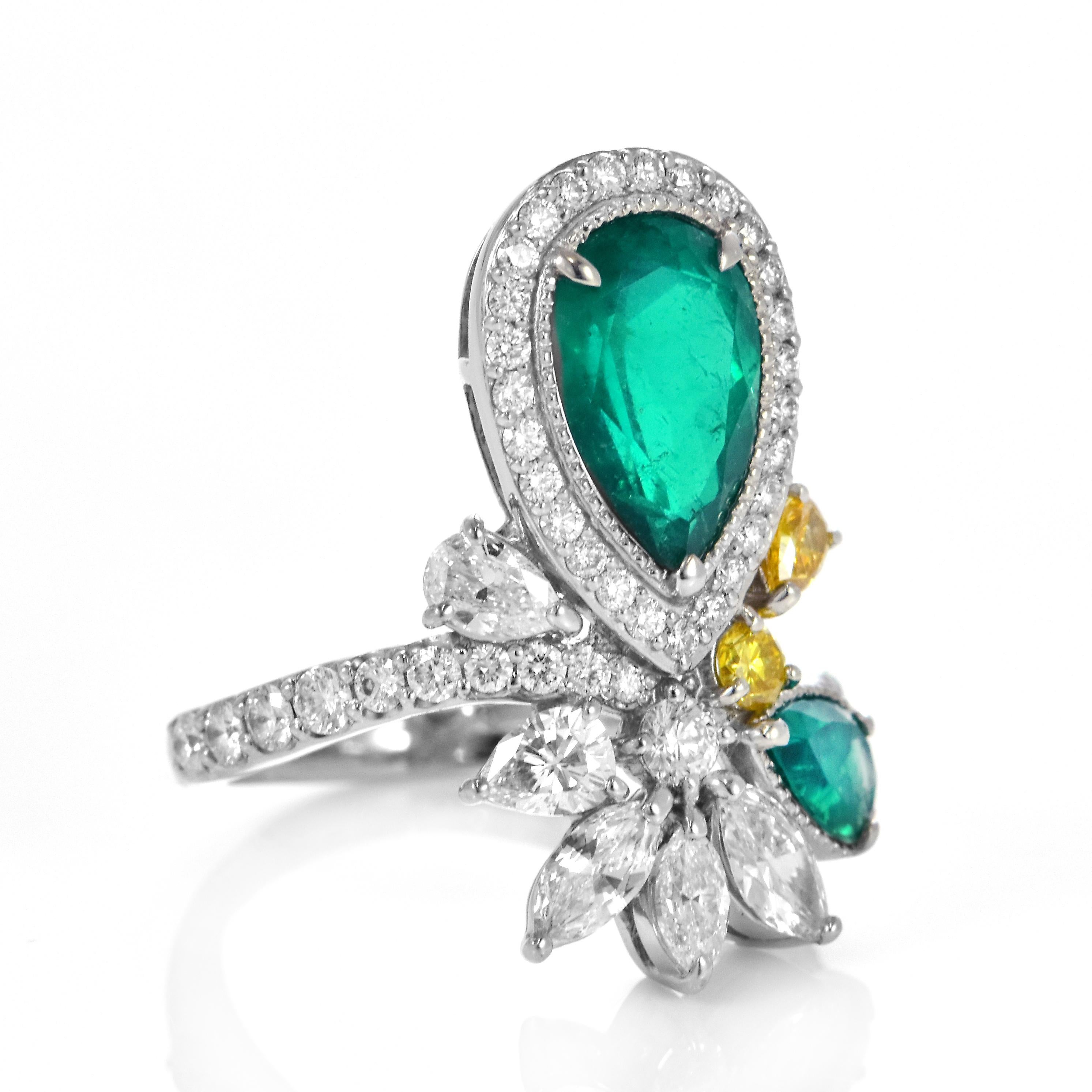 Pear Cut 1.99 Carat Natural Vivid Green Colombian Emerald & Diamond Ring Made in Platinum For Sale