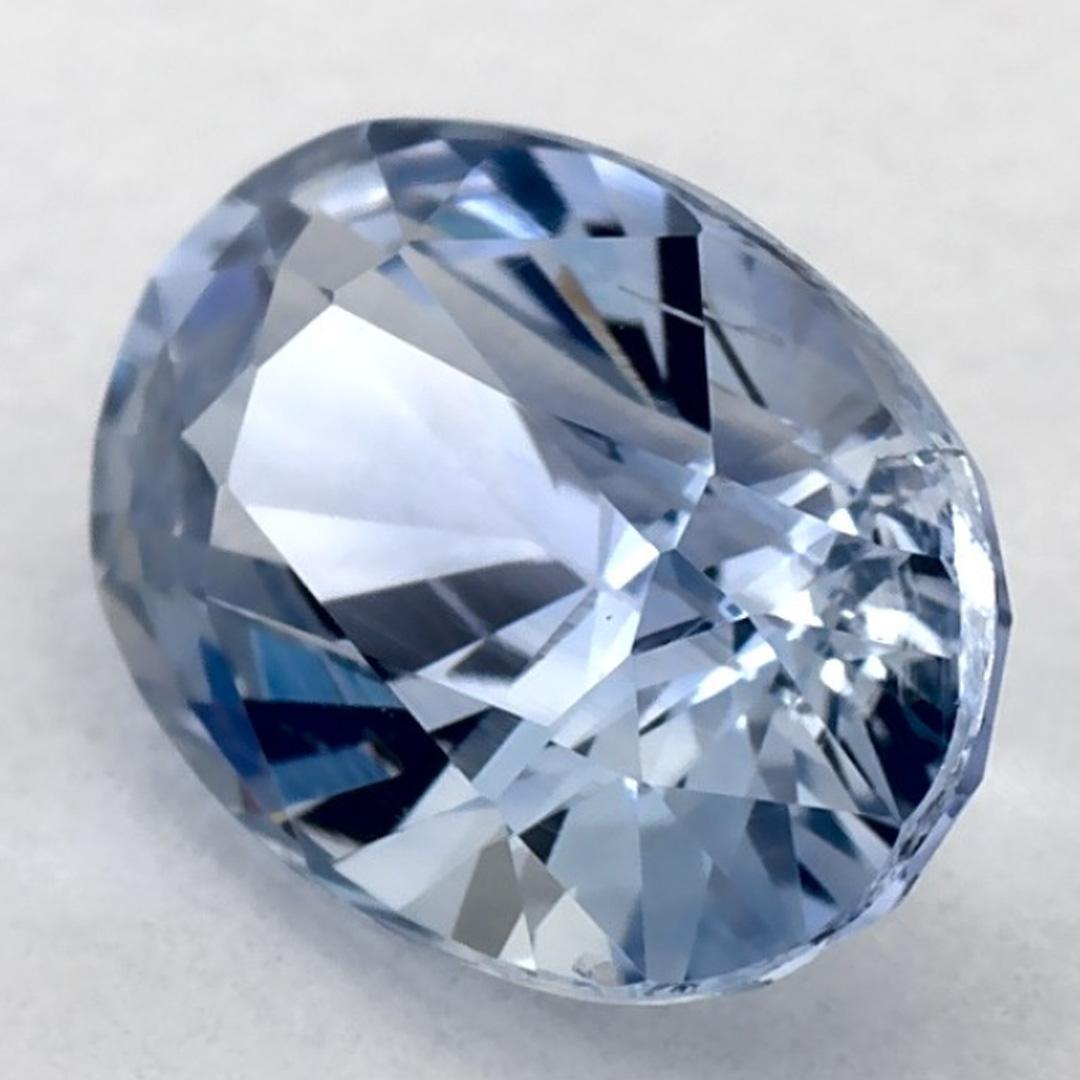 Questo zaffiro blu naturale offre eleganza e raffinatezza. Con la sua ricca saturazione del colore e il taglio preciso, è il centro perfetto per un anello di fidanzamento o per un design di gioielli di lusso.

Questo zaffiro proviene dallo Sri Lanka