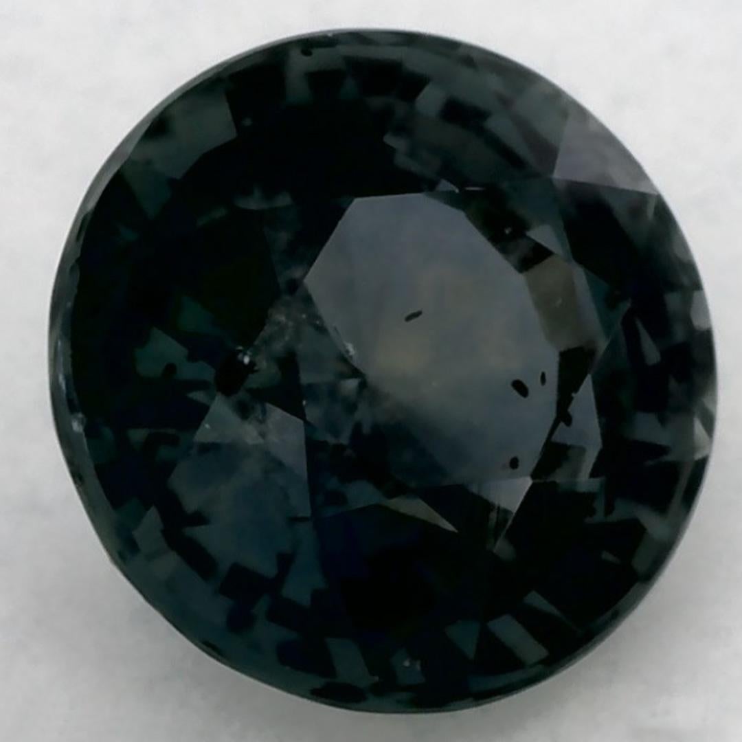 Ce saphir vert naturel offre élégance et sophistication. Avec sa riche saturation de couleurs et sa coupe précise, il constitue la pièce maîtresse parfaite pour une bague de fiançailles ou une conception de bijoux de luxe.

Ce saphir provient du Sri