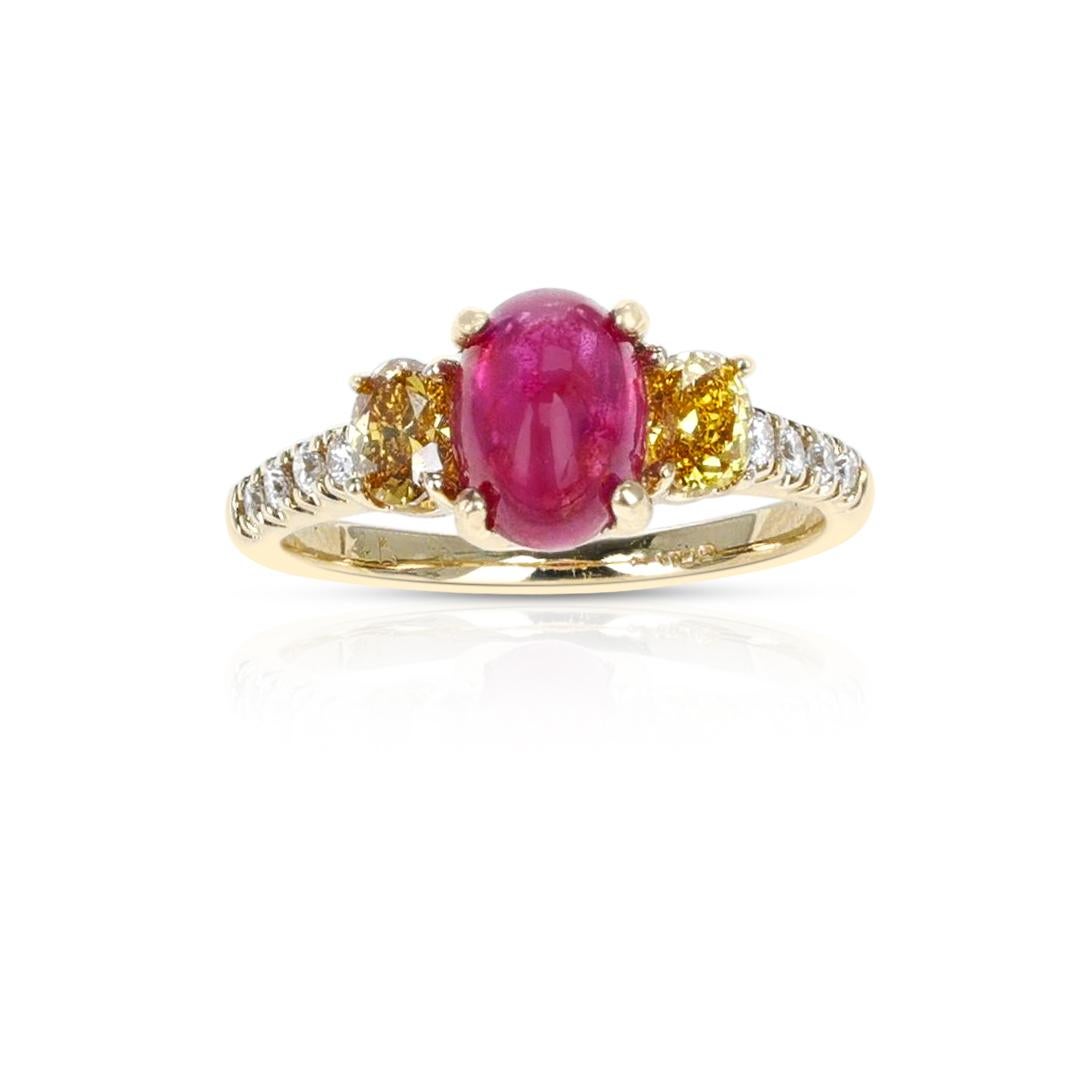 1,99 ct. Cabochon de rubis et 0,45 carat Bague en diamant jaune 14 carats Excellent état - En vente à New York, NY