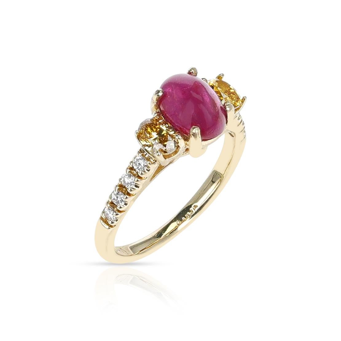 1,99 ct. Cabochon de rubis et 0,45 carat Bague en diamant jaune 14 carats Unisexe en vente
