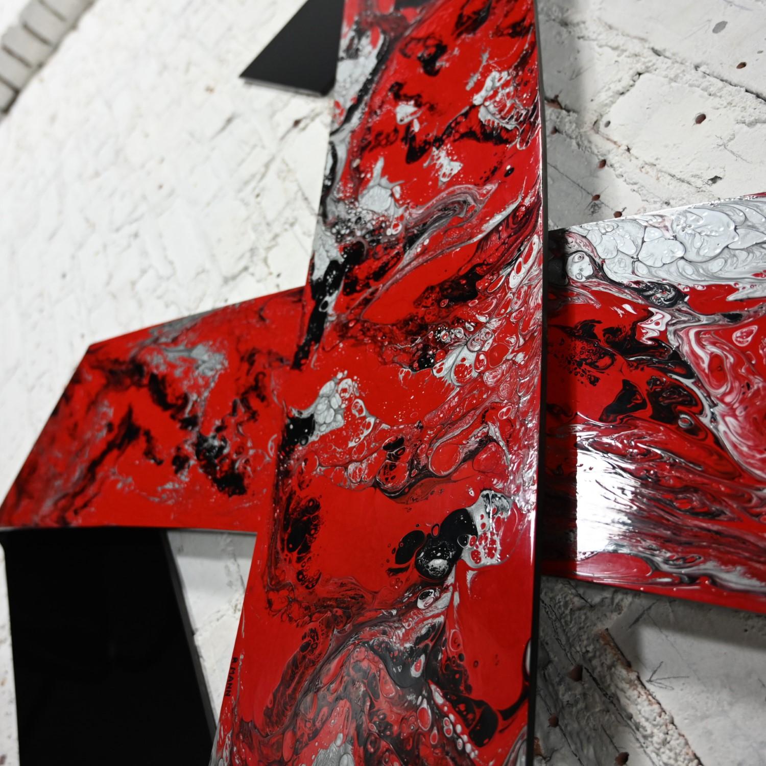 1990 Abstract Richard Mann Folded Plexiglass Ribbon Wall Sculpture Red Black  en vente 3