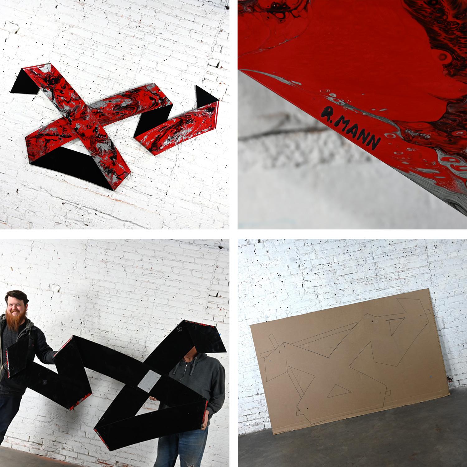 1990 Abstract Richard Mann Folded Plexiglass Ribbon Wall Sculpture Red Black  en vente 6