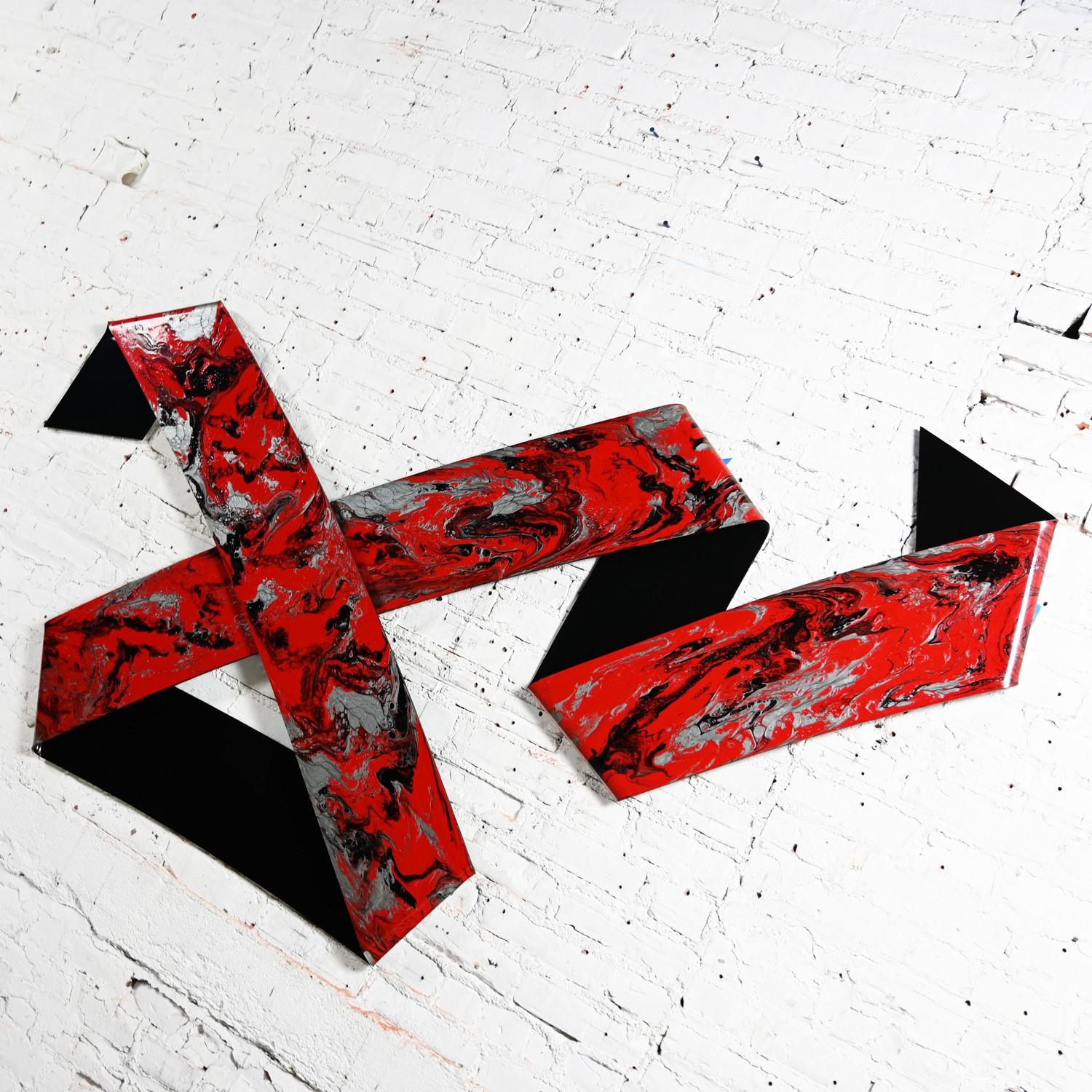 1990 Abstract Richard Mann Folded Plexiglass Ribbon Wall Sculpture Red Black  en vente 9