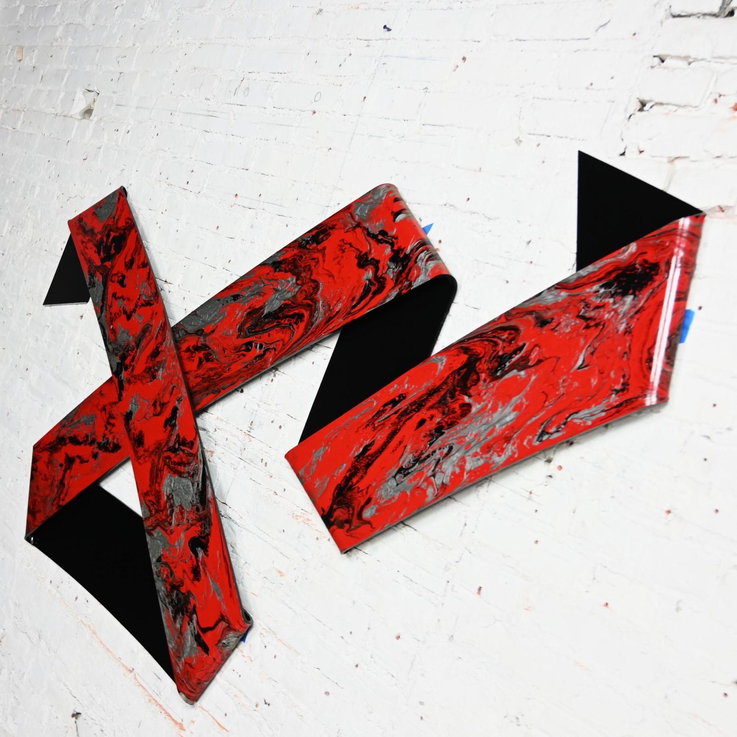 1990 Abstract Richard Mann Folded Plexiglass Ribbon Wall Sculpture Red Black  en vente 10