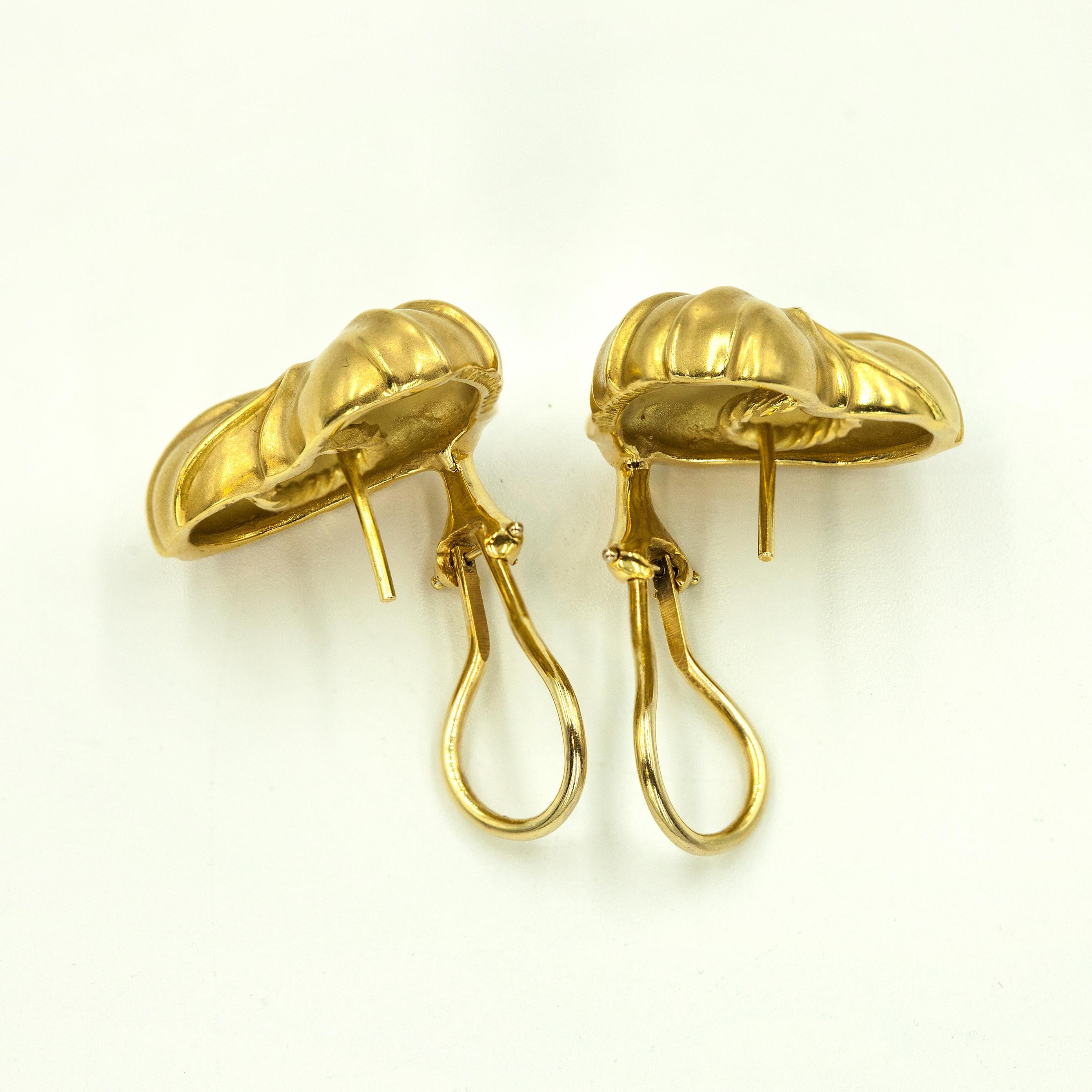 1990 Angela Cummings 18K YG Heart Omega back Earrings For Sale 2