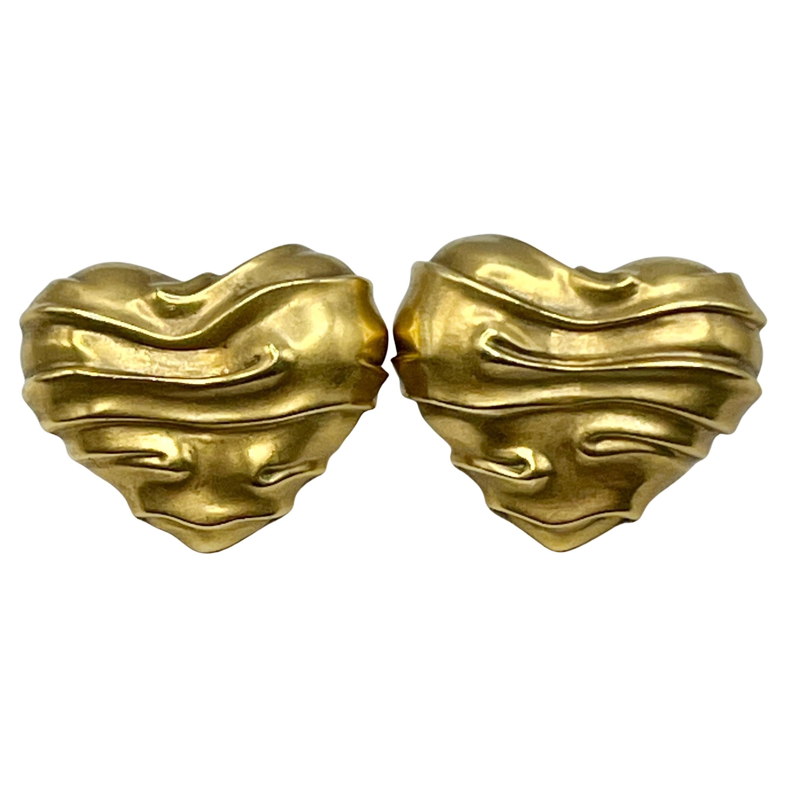 1990 Pendientes de oro amarillo de 18 quilates Angela Cummings con fondo Omega de corazón