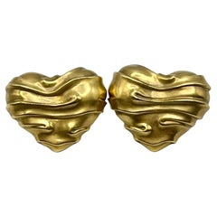 1990 Angela Cummings Orecchini con cuore Omega in oro giallo 18 carati