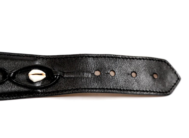 1990 AZZEDINE ALAIA black leather runway belt with cowrie  display picture 3
