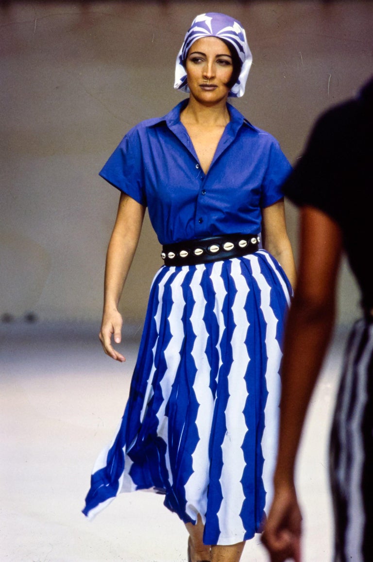 1990 AZZEDINE ALAIA Black Leather Runway Belt With Shells Alaïa Fall 1990 Ready-to-Wear Fashion Show | Vogue main image 3