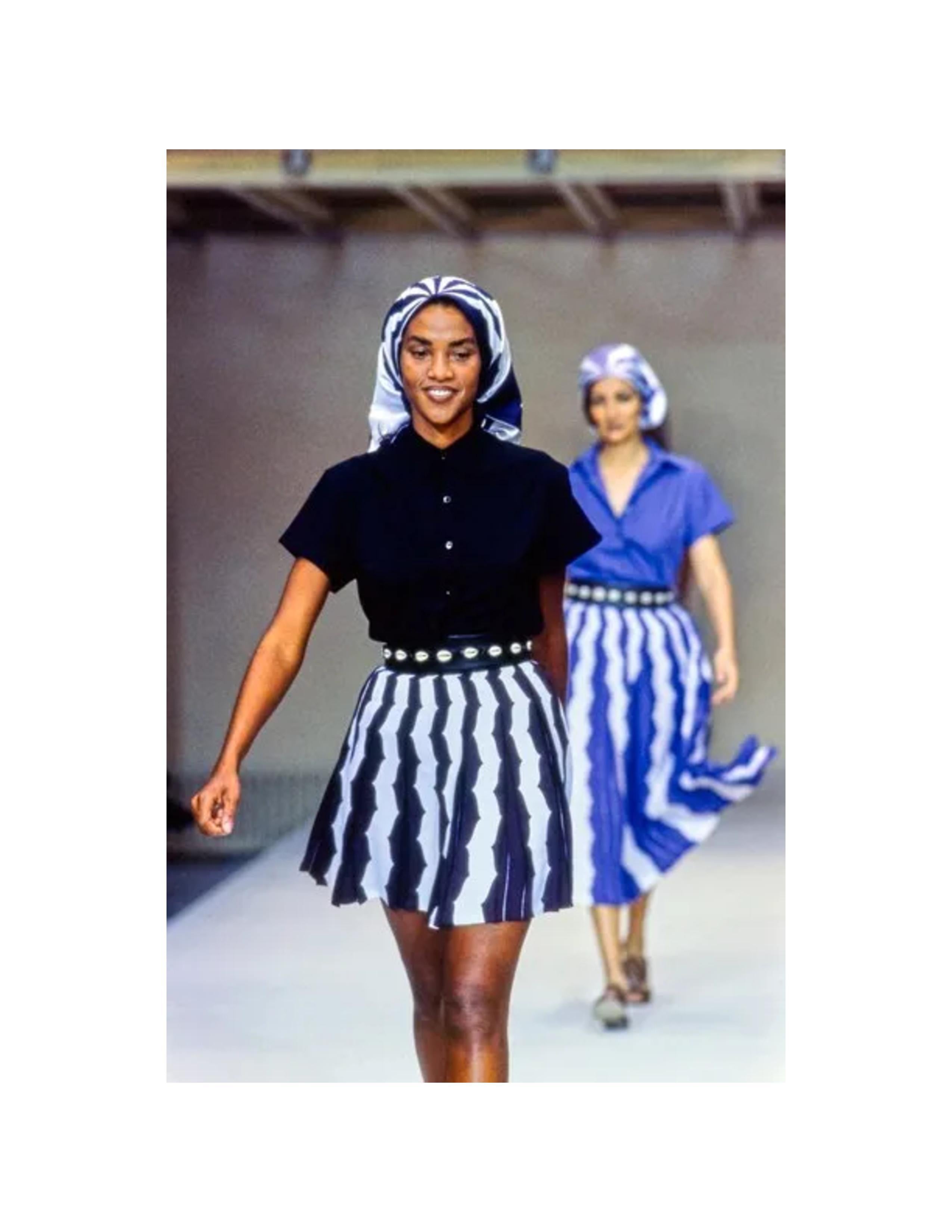 AZZEDINE ALAÏA jupe de défilé imprimée bleu marine profond 1990 en vente 5