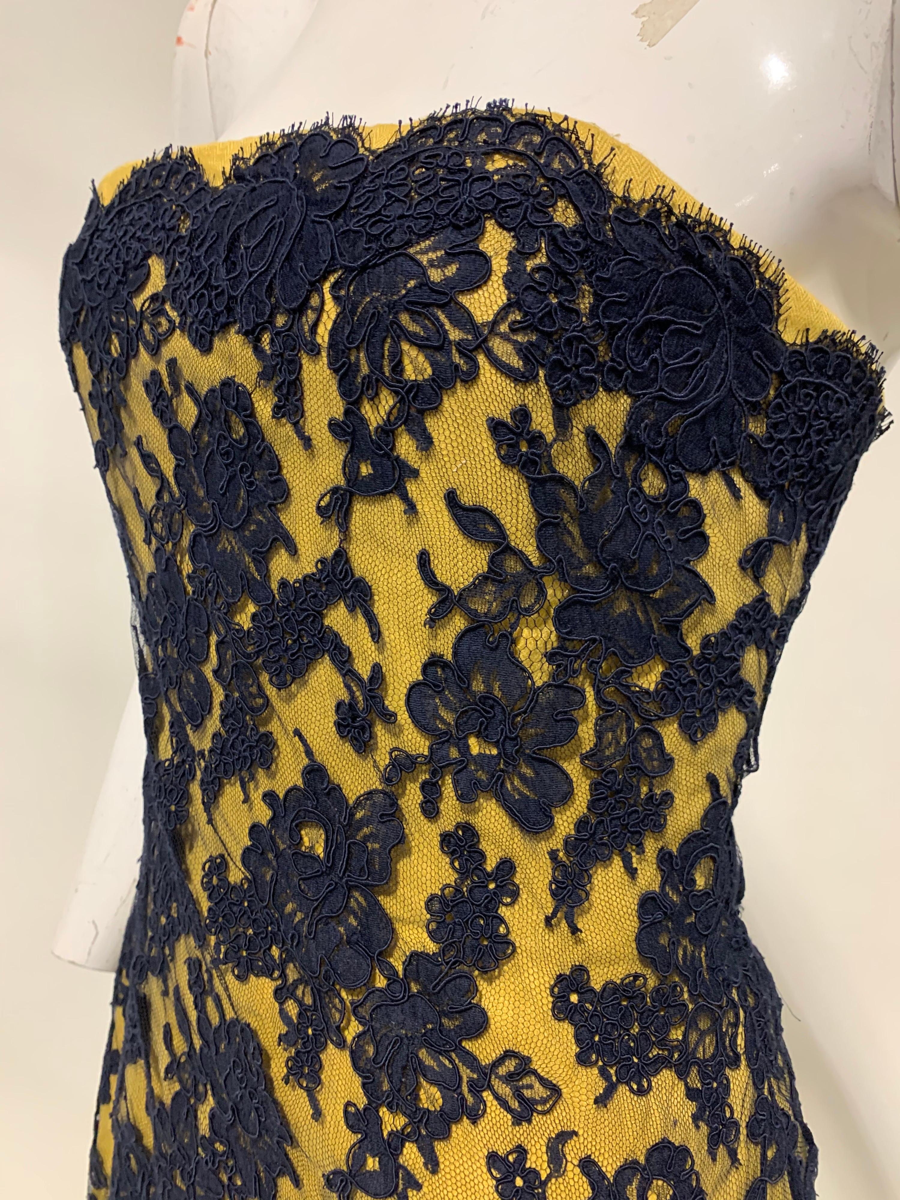 1990 Bill Blass Butter Yellow Cotton Twill & Navy Blue French Lace Mini Dress For Sale 2