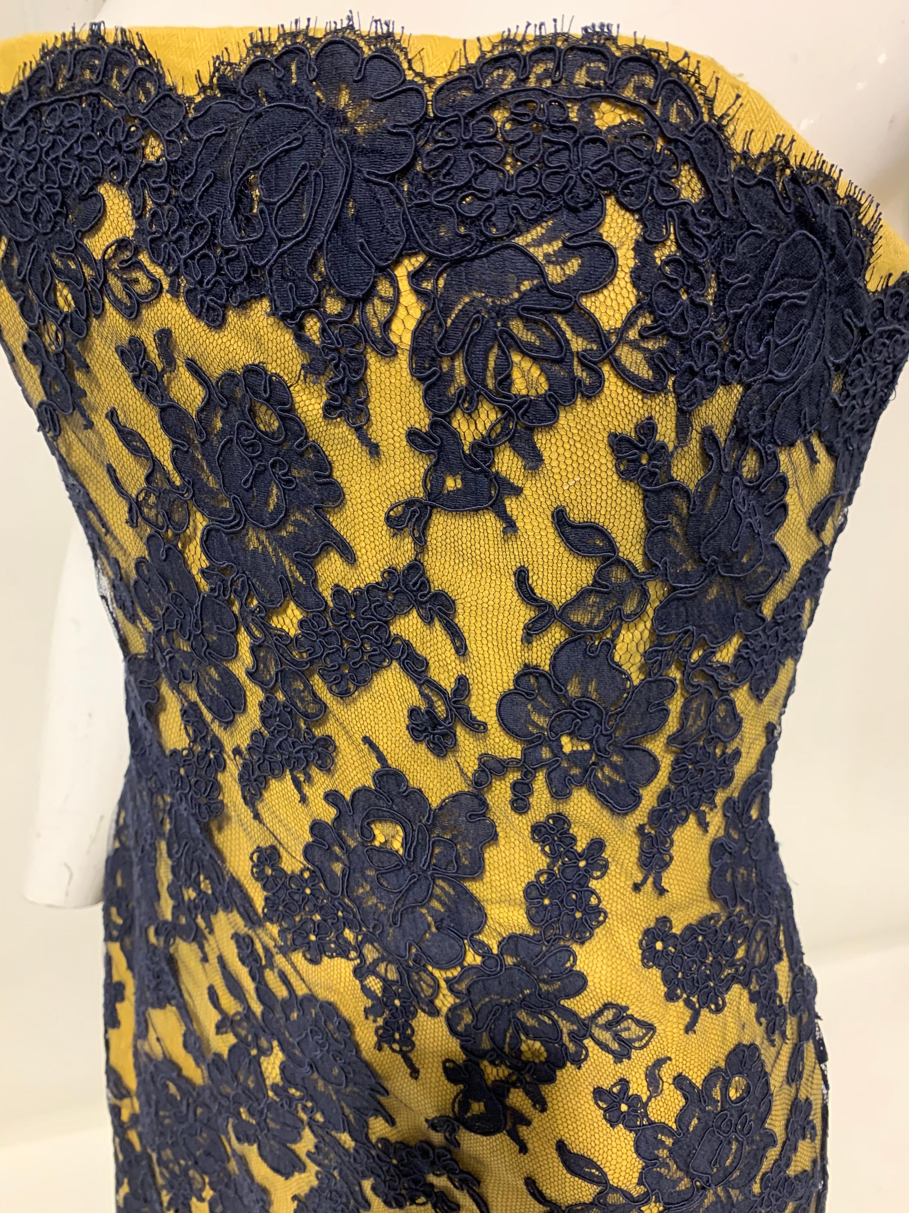 1990 Bill Blass Butter Yellow Cotton Twill & Navy Blue French Lace Mini Dress For Sale 4