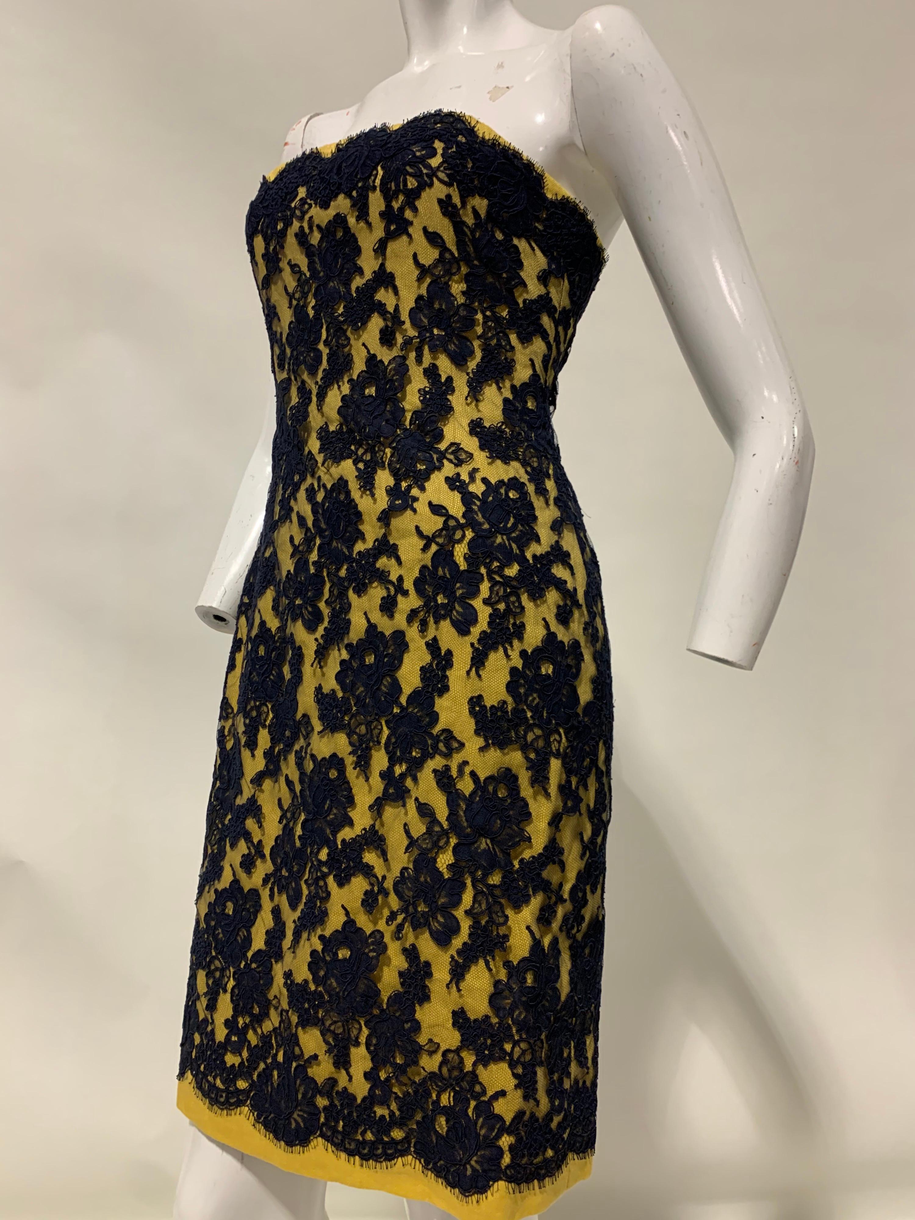 1990 Bill Blass Butter Yellow Cotton Twill & Navy Blue French Lace Mini Dress For Sale 1