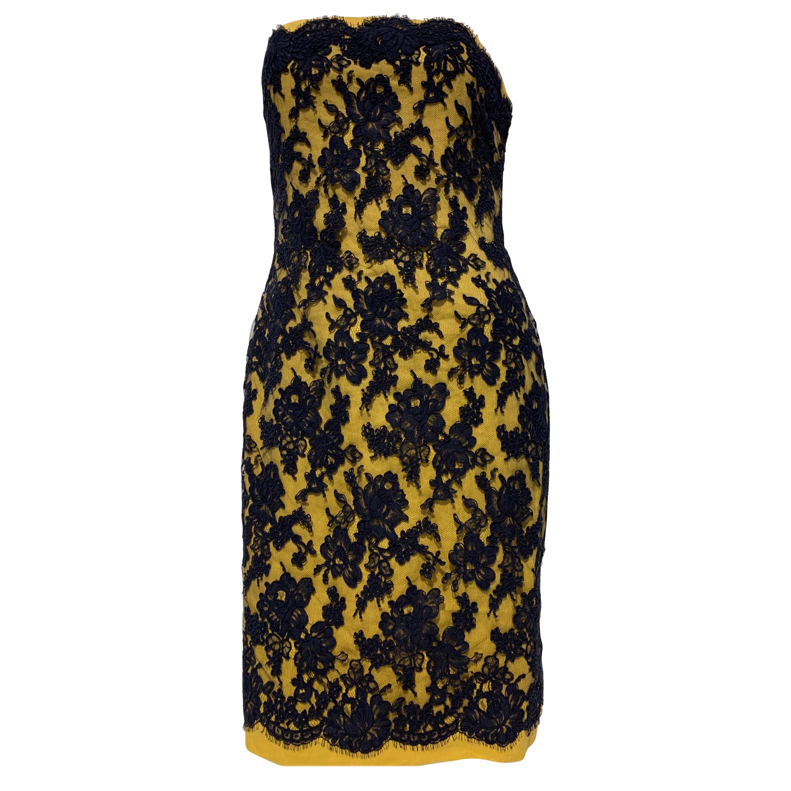 1990 Bill Blass: mini abito in twill di cotone giallo burro e pizzo francese blu navy in vendita