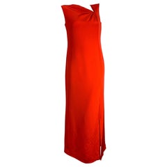 1990 Bill Blass: abito a colonna in crepe di seta color cachi con dettaglio scollatura asimmetrica