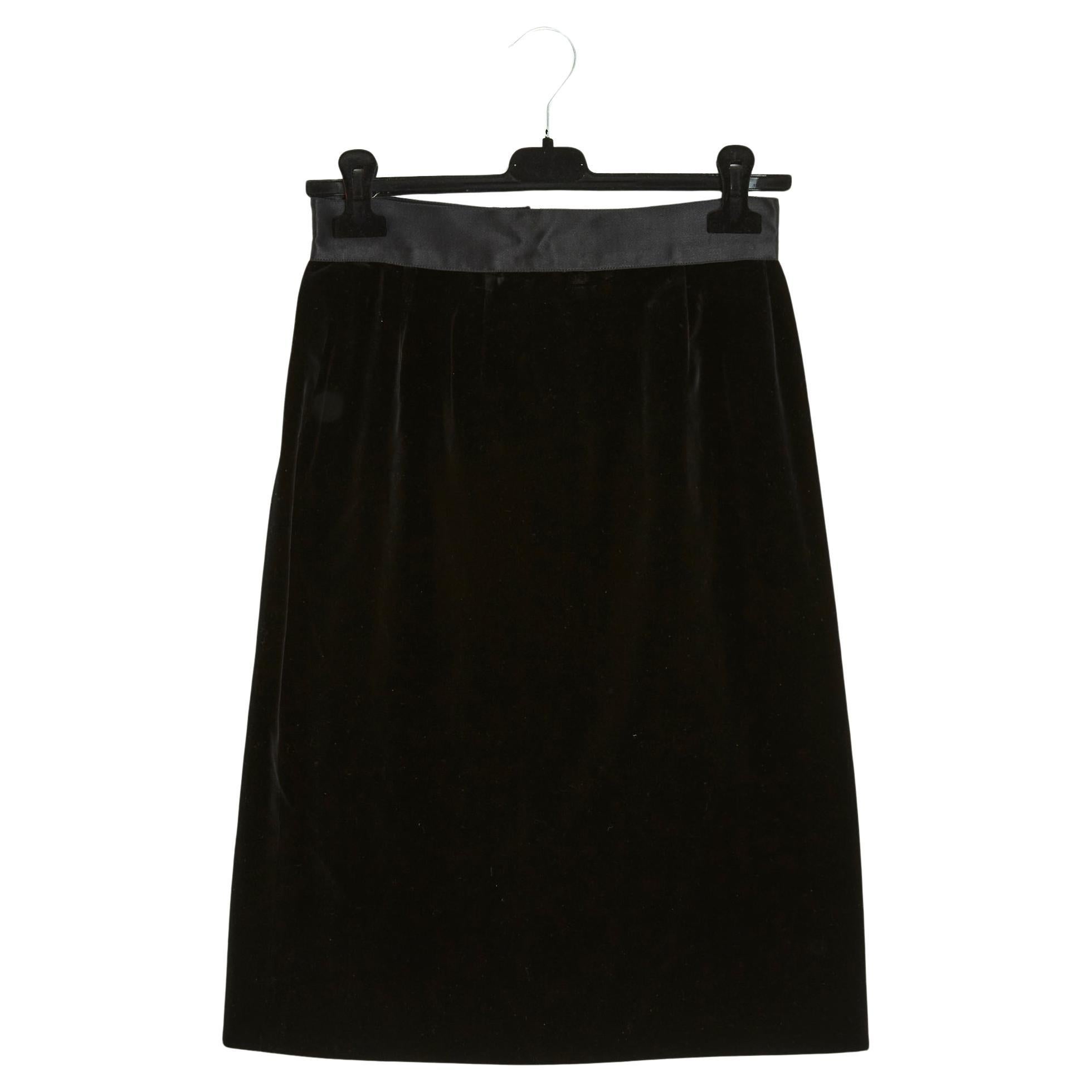 1990 Chanel Black velvet Pencil skirt FR36 For Sale