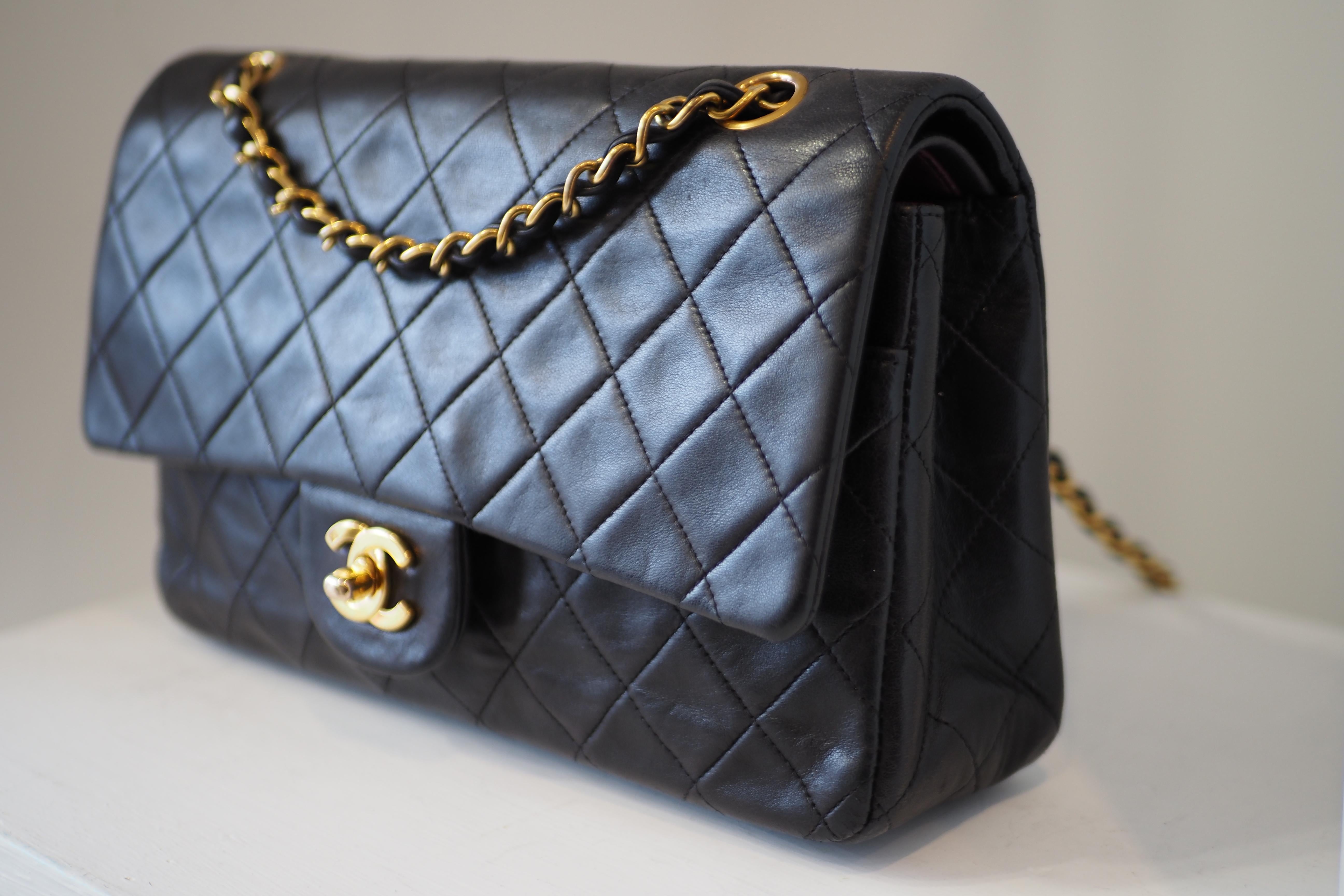 1990 Chanel zeitlose 2.55 Umhängetasche im Angebot 1