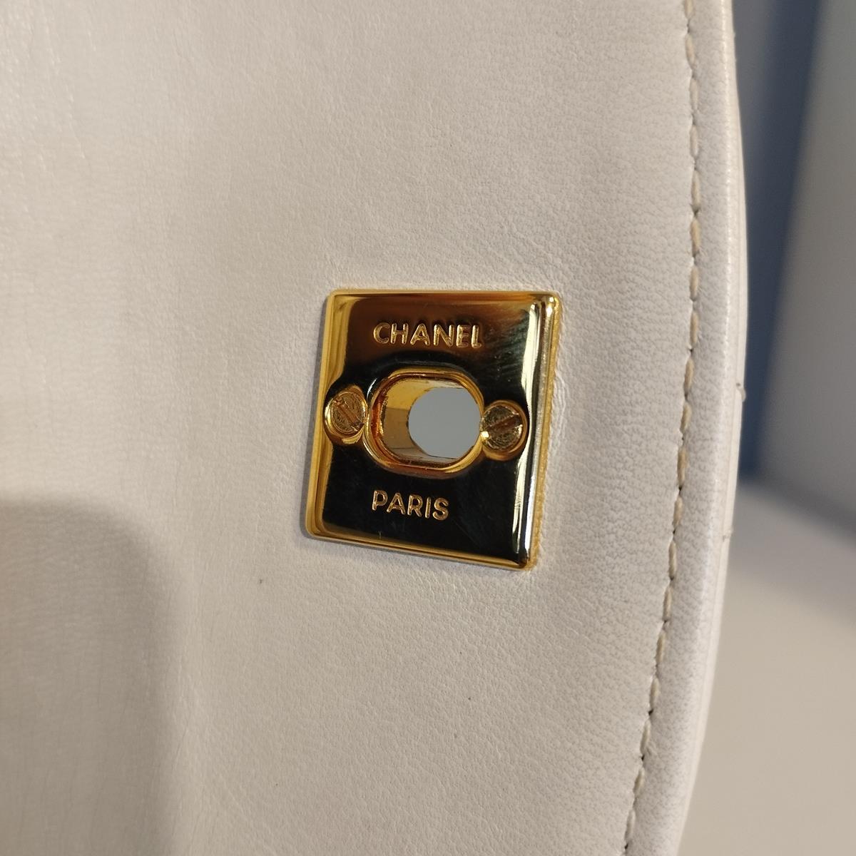 1990 Chanel White Vintage Purse 2