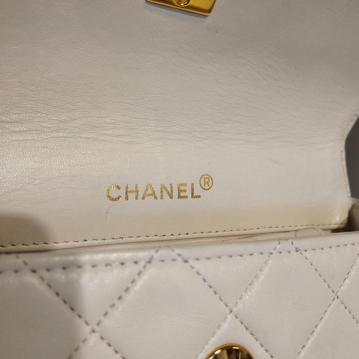 1990 Chanel White Vintage Purse 3