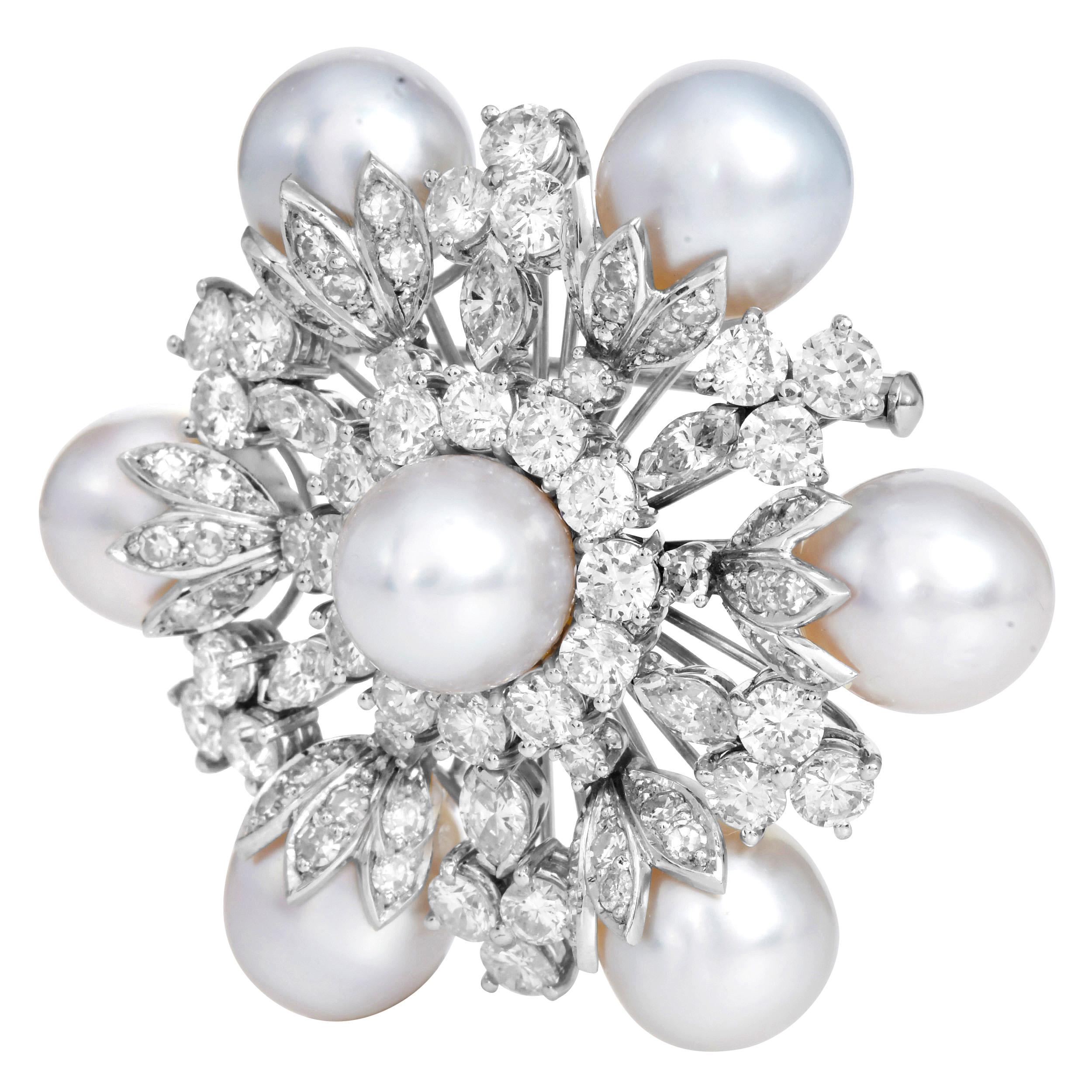 1990 Spilla circolare in oro bianco 18 carati con diamante e perla, 7,05 carati, floreale in vendita 1