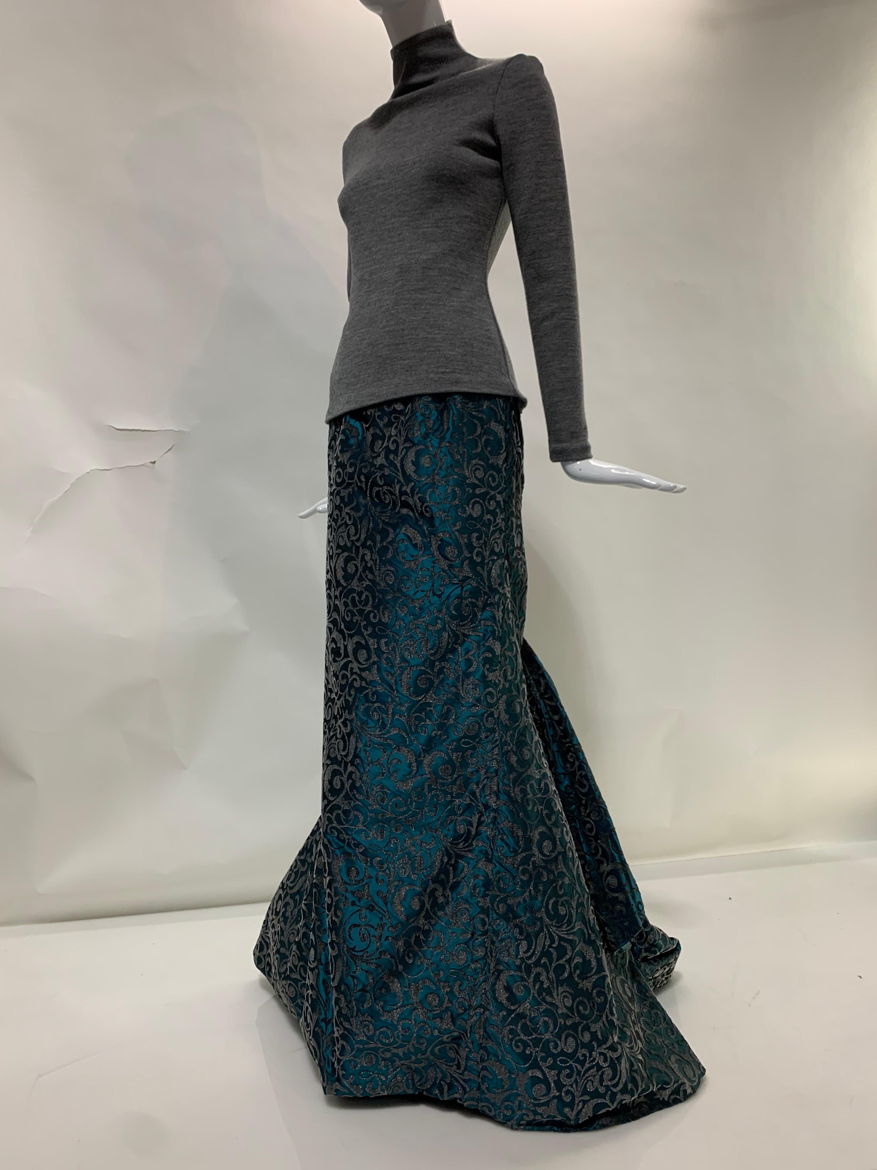 Noir Ensemble couture ensemble pull en laine italienne gris et jupe formelle à traîne en taffetas sarcelle, 1990 en vente