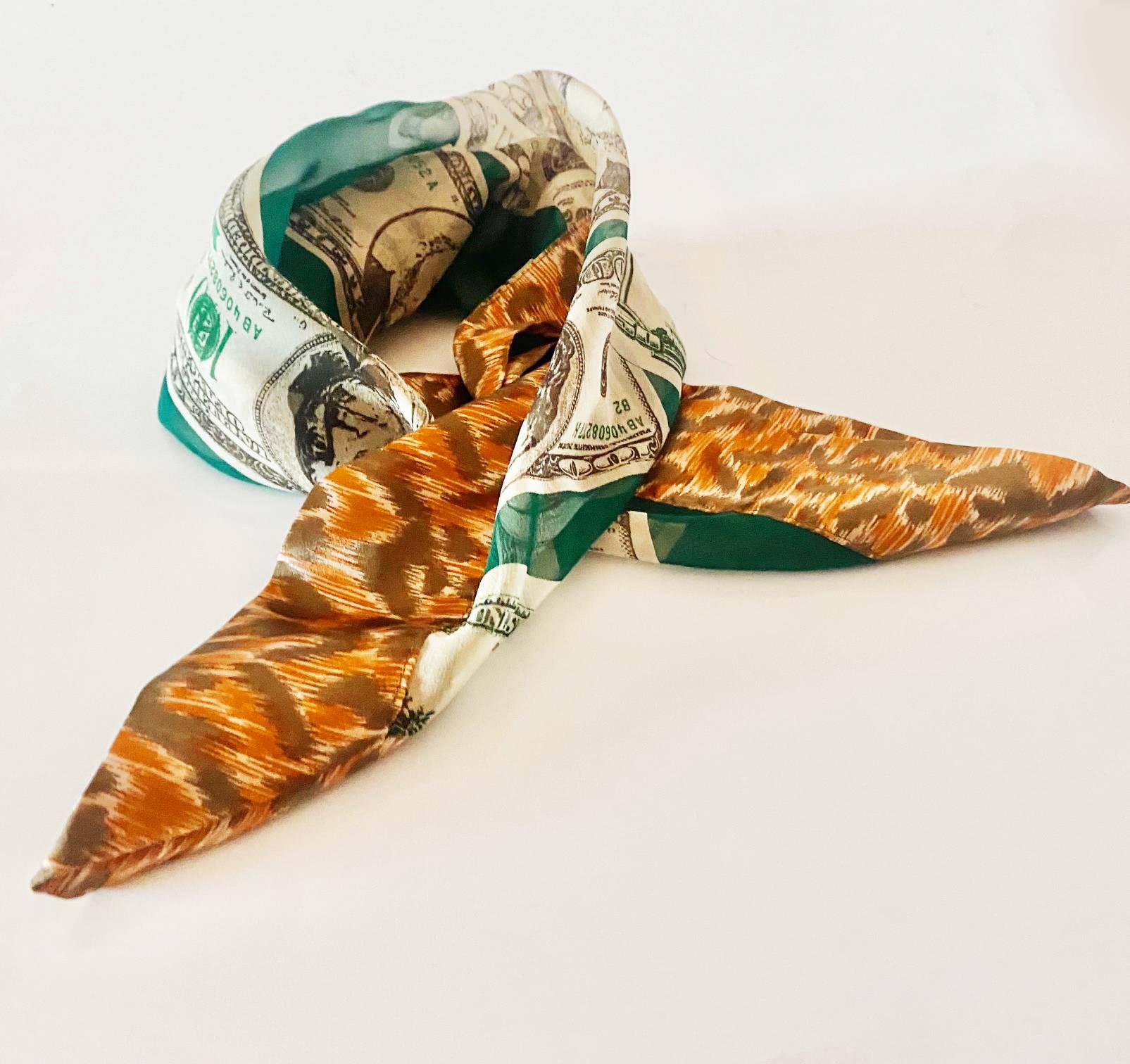 Experience the iconic allure of 1990s DG by Dolce & Gabbana with this luxe Leopard Print Chiffon Silk Scarf – a perfect accompaniment to the iconic Money Dress. Embellished with a hologrammed logo, it's proudly made in Italy.

Condition: vintage,