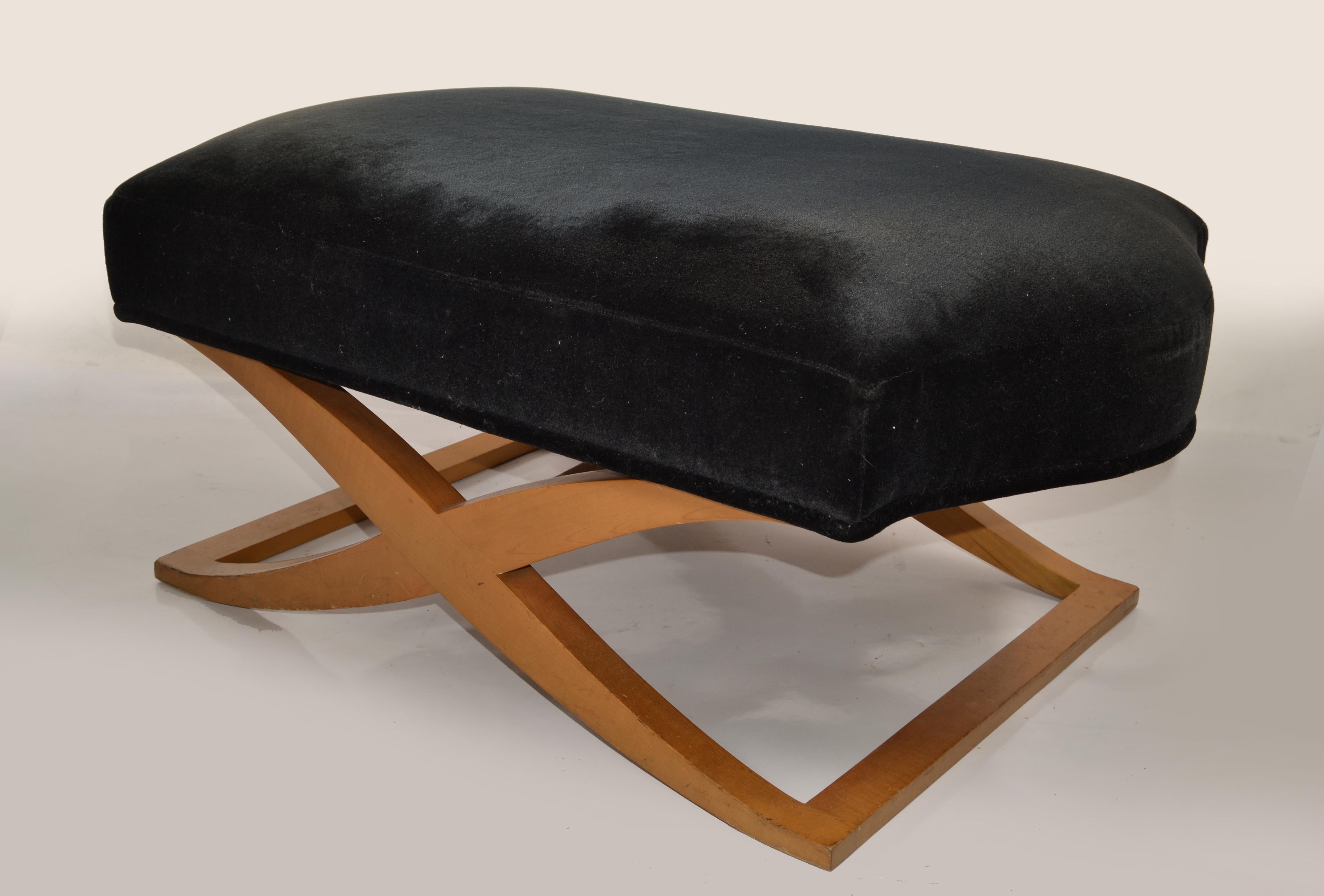 Designed by John Hutton Versailles Blonde Wood Bench, Ottoman, Stool, with black Mohair Fabric for Donghia Italy and made in USA circa 1990.
A signature Donghia design, upholstered in the original black velvet fabric, raised on a carved curule style