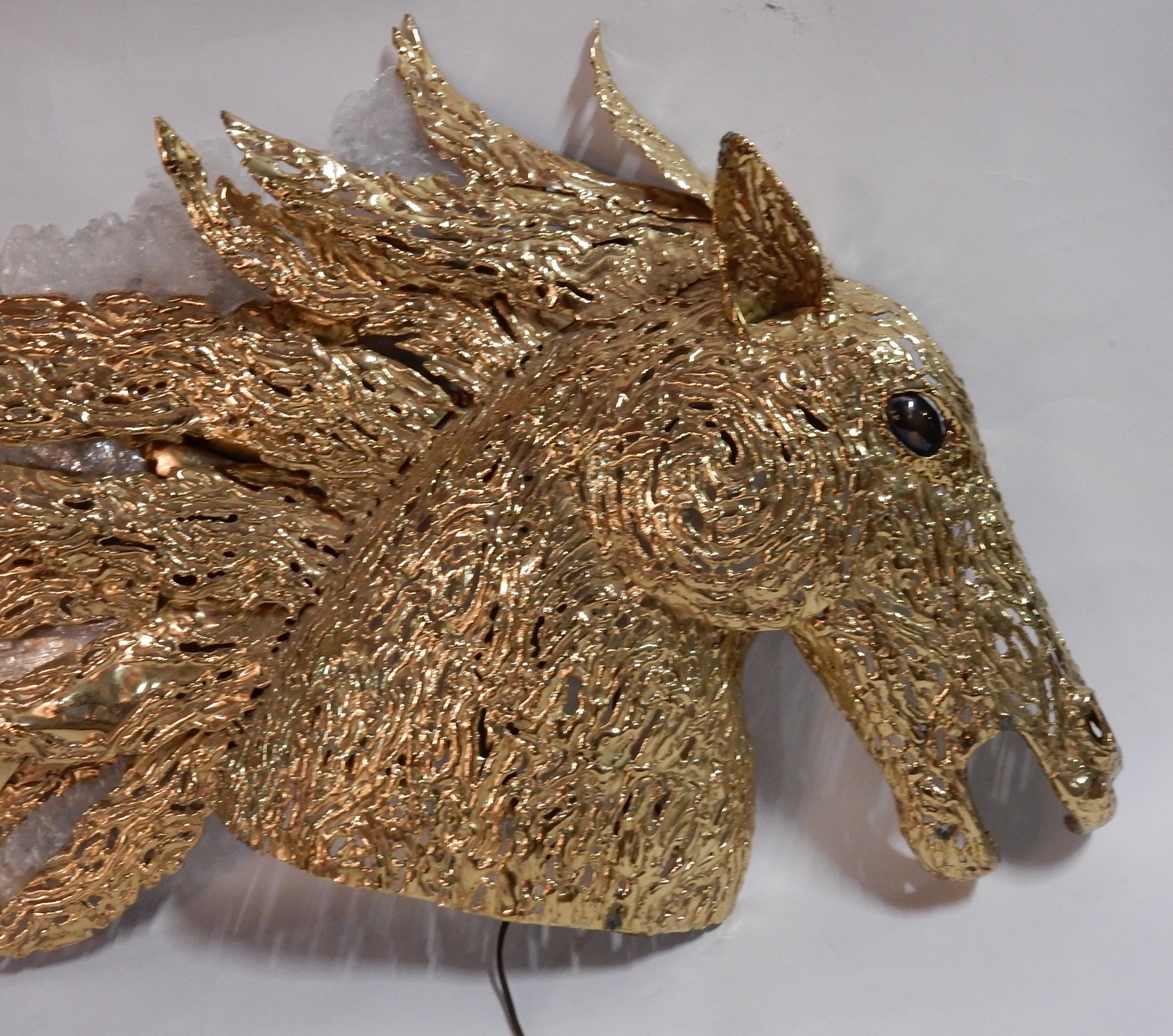 Leuchtender Wandleuchter mit Pferdekopf aus vergoldeter Bronze + Gypsum, signiert Lambert Ph im Angebot 1