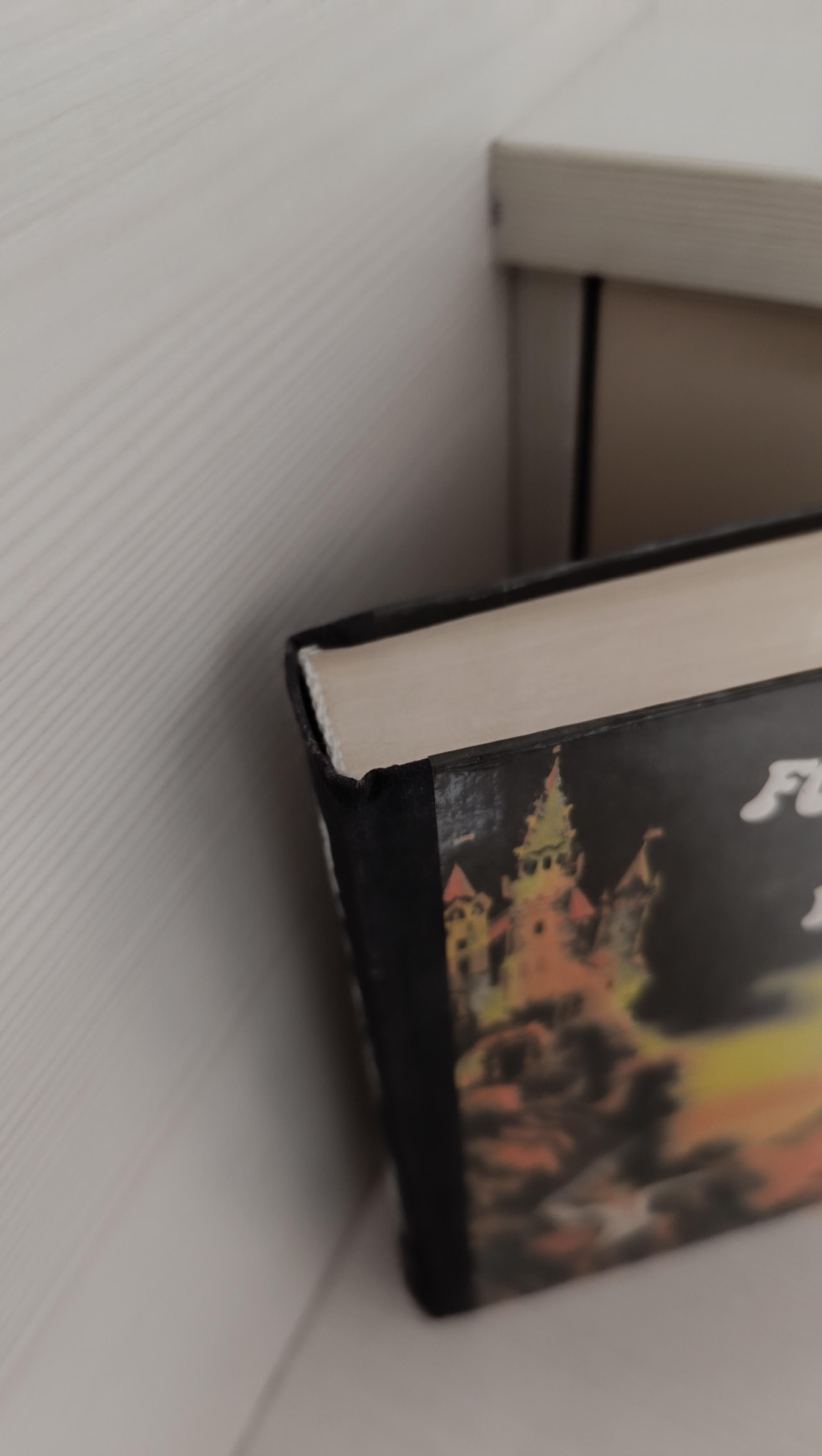 Marron 1990 Contes populaires de Russie  Olga Sharze et publié par Raduga Publishing en vente