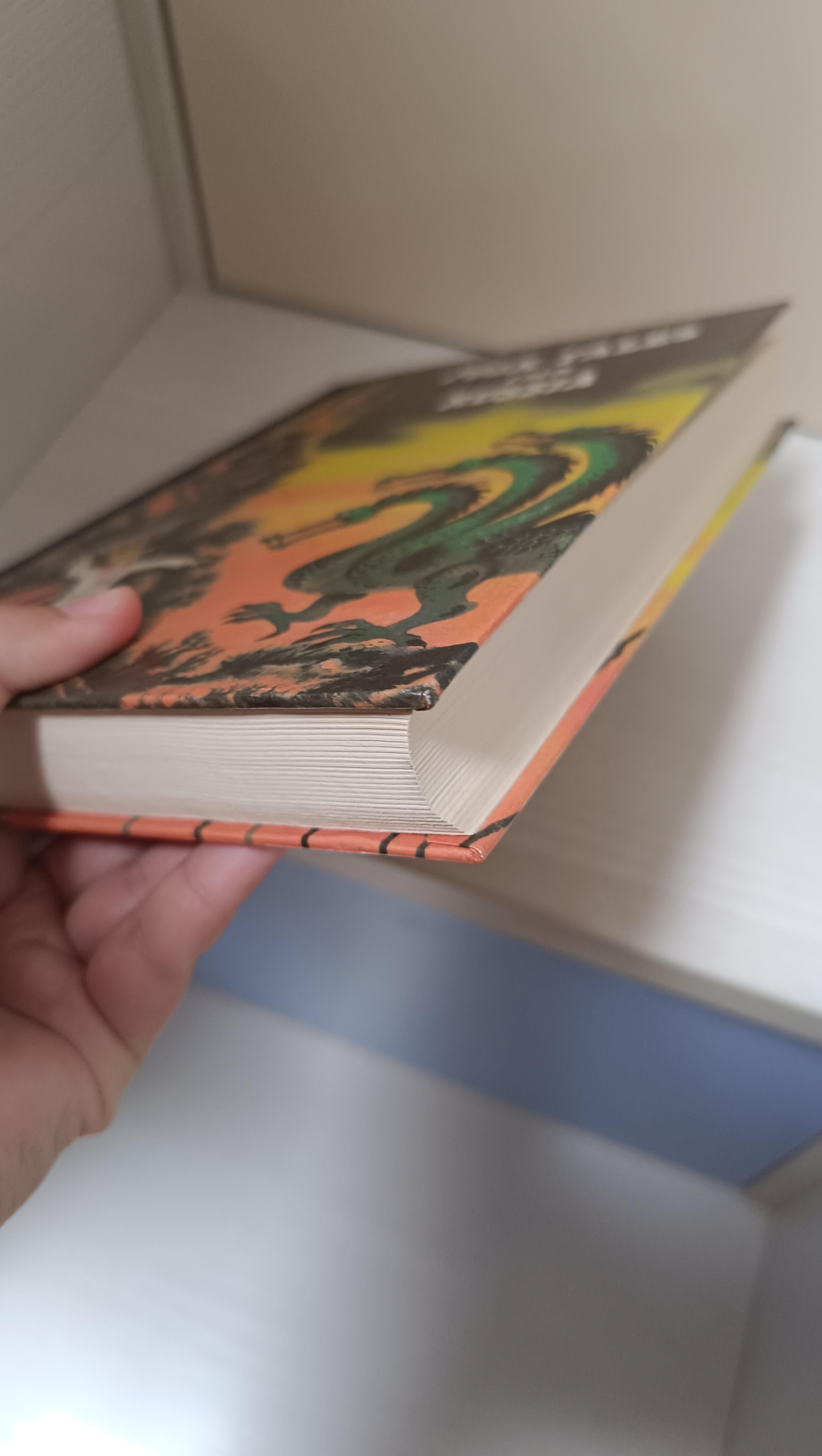 1990 Contes populaires de Russie  Olga Sharze et publié par Raduga Publishing Unisexe en vente